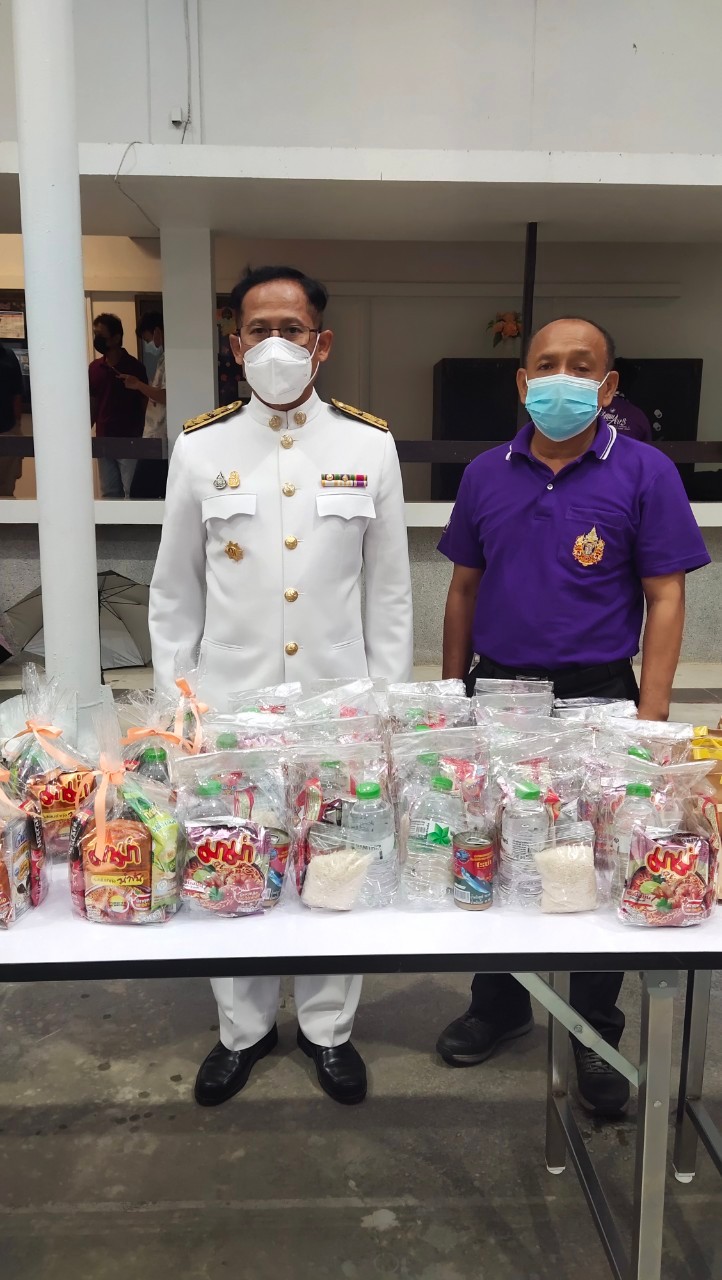 ร่วมพิธีทำบุญตักบาตรถวายพระราชกุศล เนื่องในโอกาสวันเฉลิมพระชนมพรรษา สมเด็จพระนางเจ้าสุทิดา พัชรสุธาพิมลลักษณ พระบรมราชินี 