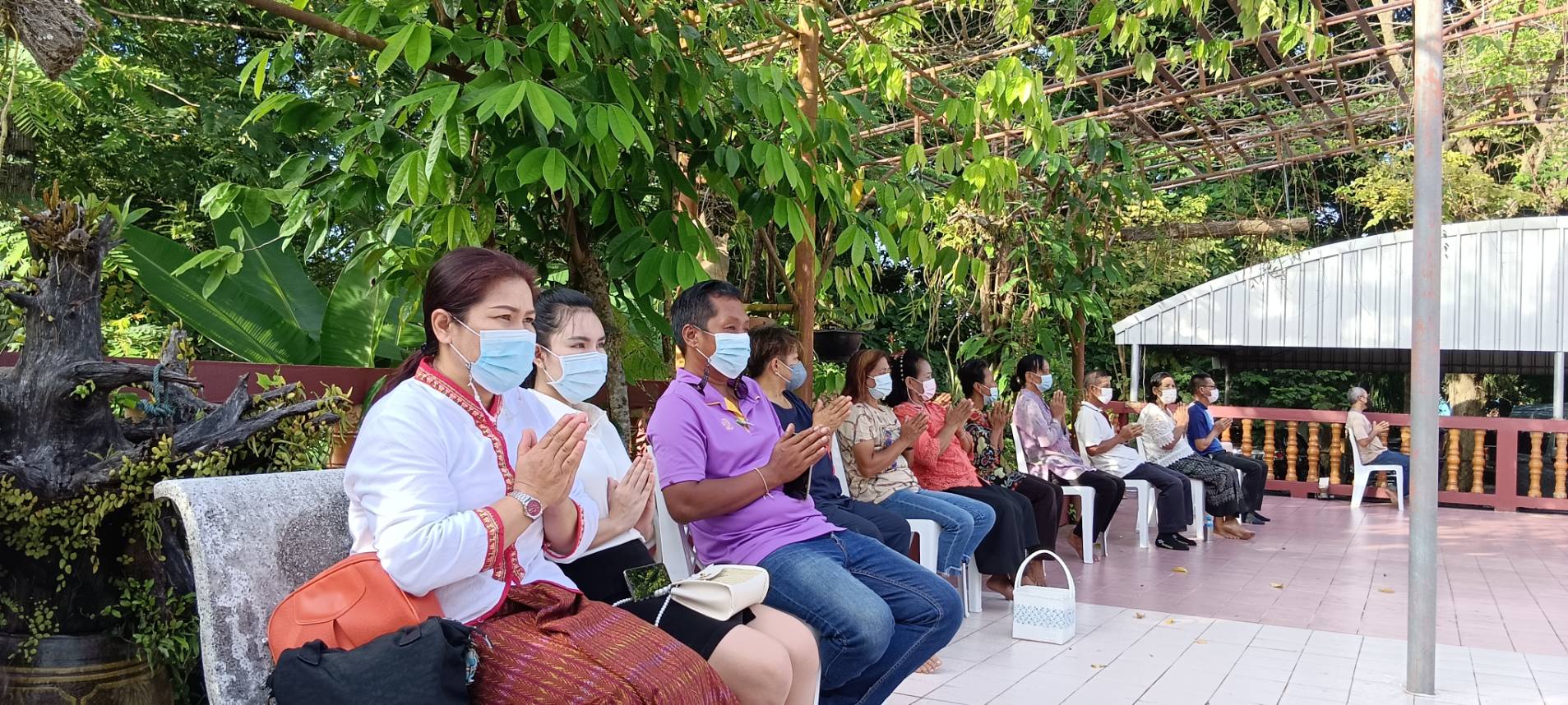 ส.ป.ก.จันทบุรี เข้าร่วม โครงการเข้าวัดปฏิบัติธรรมวันธรรมสวนะ (วันพระ) จังหวัดจันทบุรี ประจำปีงบประมาณ พ.ศ. 2565 ครั้งที่ 2 