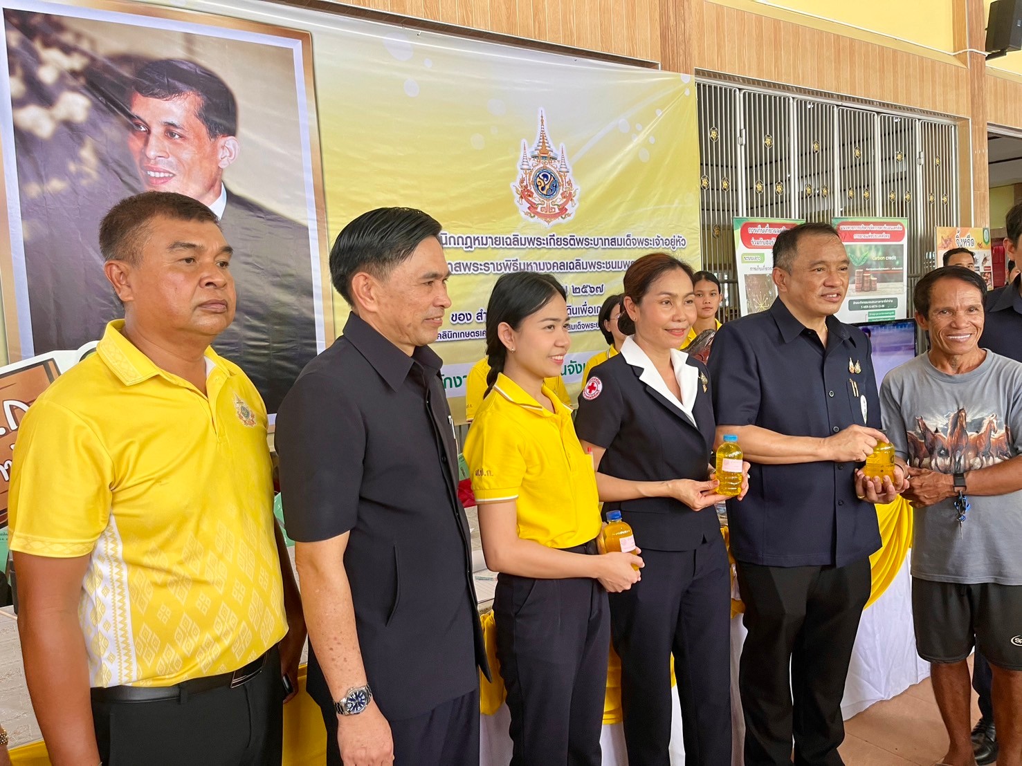 โครงการคลินิกเกษตรเคลื่อนที่  ในพระราชานุเคราะห์สมเด็จพระบรมโอรสาธิราชฯ สยามมกุฎราชกุมาร เฉลิมพระเกียรติพระบาทสมเด็จพระเจ้าอยู่หัว 