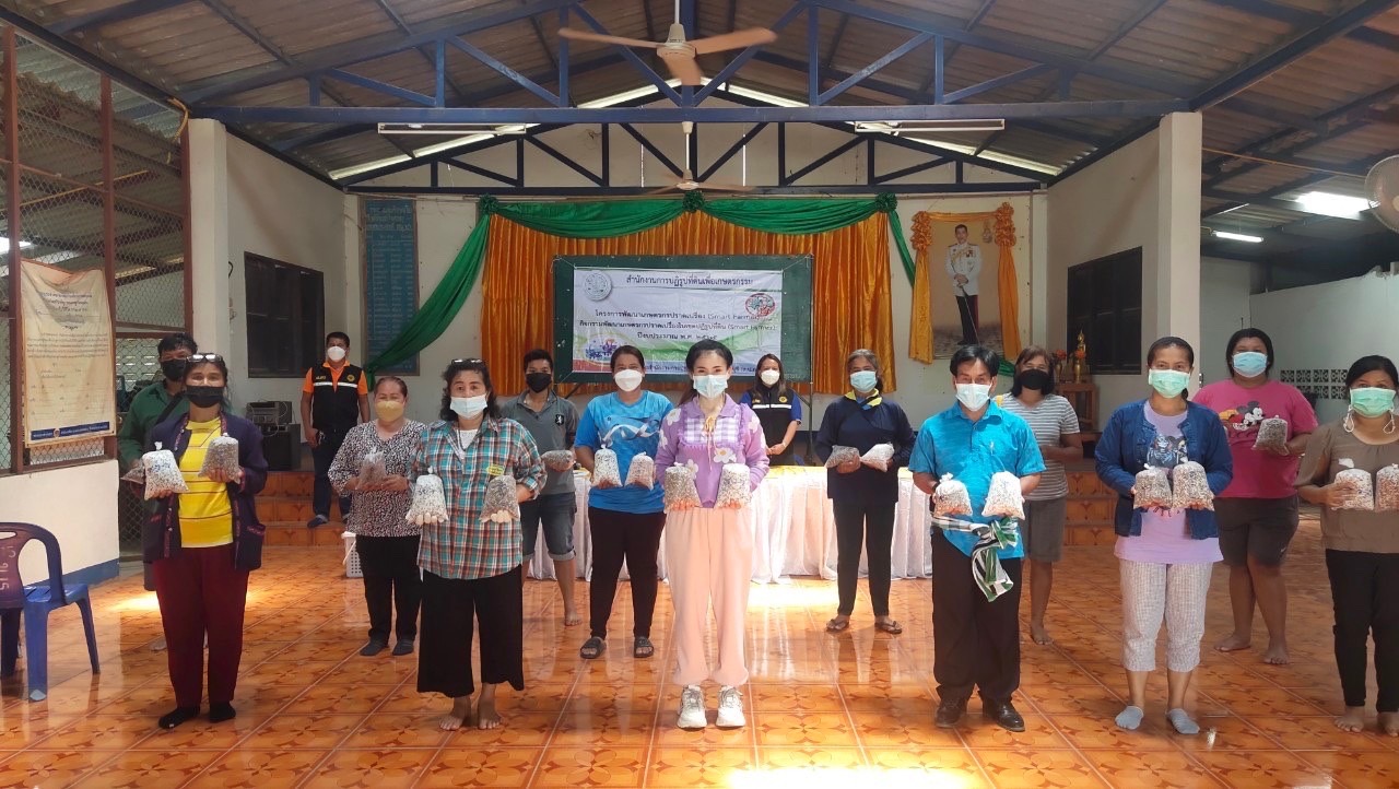 การจัดฝึกอบรมเกษตรกรโครงการพัฒนาเกษตรกรปราดเปรื่อง (Smart Farmer) กิจกรรมพัฒนาเกษตรกรปราดเปรื่องในเขตปฏิรูปที่ดิน (Smart Farmer) ปีงบประมาณ พ.ศ. 2565 หลักสูตร การผลิตลำไยนอกฤดูคุณภาพ และการผสมปุ๋ยเคมีใช้เอง เพื่อลดต้นทุนการผลิต