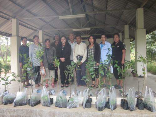 มอบปัจจัยการผลิตแก่เกษตรกรที่เข้าร่วมโครงการเกษตรทฤษฎีใหม่ ปีงบประมาณ 2560