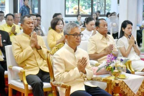 พิธีเจริญพระพุทธมนต์เฉลิมพระเกียรติ สมเด็จพระเจ้าอยู่หัวมหาวชิราลงกรณ บดินทรเทพยวรางกูร และสมเด็จพระนางเจ้าพระบรมราชินีนาถ ในรัชกาลที่ 9