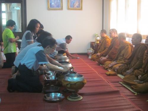 ร่วมทำบุญเนื่องในเทศกาลสงกรานต์  