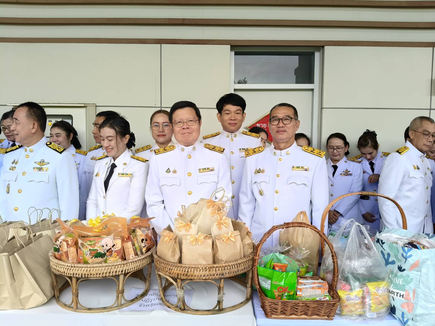 ส.ป.ก.เชียงใหม่ ร่วมพิธีเจริญพระพุทธมนต์และทำบุญตักบาตรถวายพระราชกุศล ฯ