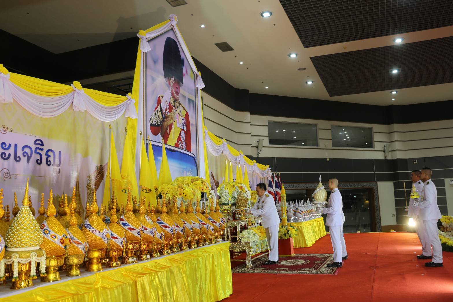 ส.ป.ก.เชียงใหม่ ร่วมพิธีถวายเครื่องราชสักการะและวางพานพุ่มและพิธีจุดเทียนถวายพระพรชัยมงคล