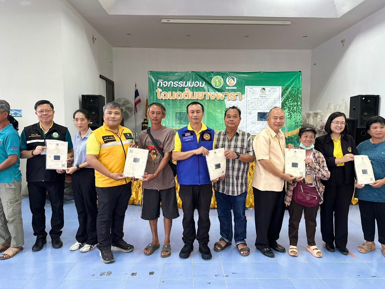 ส.ป.ก.เชียงใหม่ ร่วมกิจกรรมมอบโฉนดต้นยางพารา