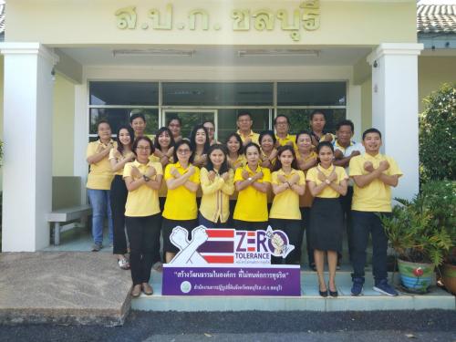 ส.ป.ก.ชลบุรี ร่วมแสดงเจตจำนงสุจริต และแสดงสัญลักษณ์ต่อต้อนการทุจริต ในโครงการ สร้างวัฒนธรรมในองค์กรที่ไม่ทนต่อต้านการทุจริตโดยกล่าวคำปฏิญาณและแสดงสัญลักษณ์ต่อต้อนการทุจริต ในโครงการ สร้างวัฒนธรรมในองค์กรที่ไม่ทนต่อต้านการทุจริต