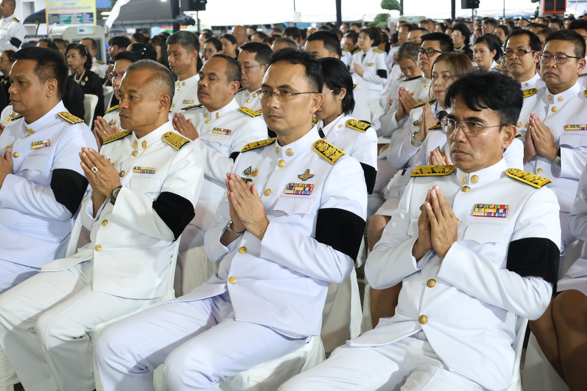 นายนิกร ไพริน ปฏิรูปที่ดินจังหวัดชุมพร พร้อมด้วยข้าราชการและเจ้าหน้าที่ สำนักงานการปฏิรูปที่ดินจังหวัดชุมพร ร่วมพิธีบำเพ็ญกุศลสัตตมวาร อุทิศถวายเป็นพระราชกุศล สมเด็จพระนางเจ้าสิริกิติ์ พระบรมราชินีนาถ พระบรมราชชนนีพันปีหลวง ณ ลานอเนกประสงค์ หน้าสำนักงานเทศบาลเมืองชุมพร อำเภอเมืองชุมพร จังหวัดชุมพร