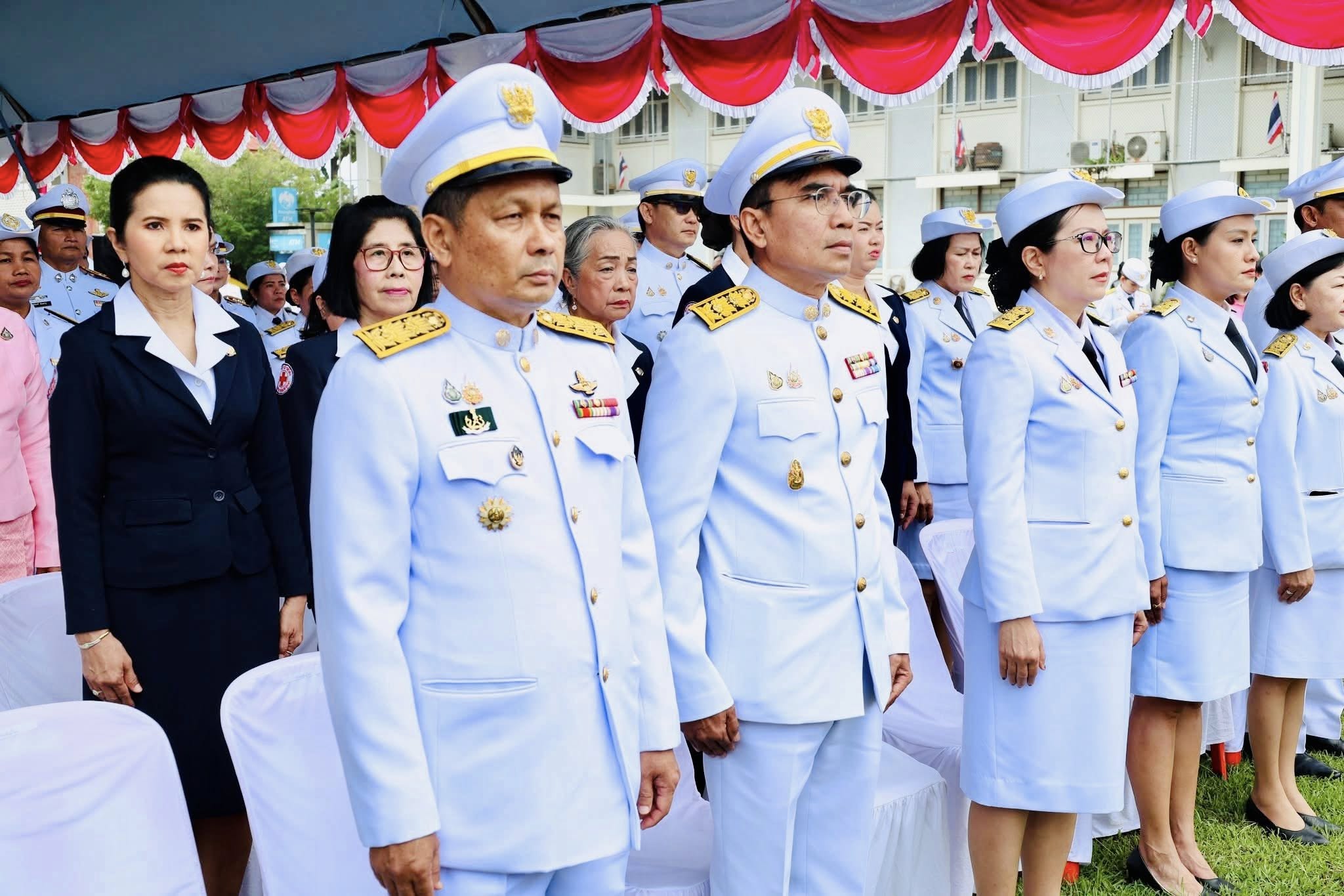 นายนิกร ไพริน ปฏิรูปที่ดินจังหวัดชุมพร ร่วมพิธีวางพวงมาลาเนื่องในวันปิยมหาราช