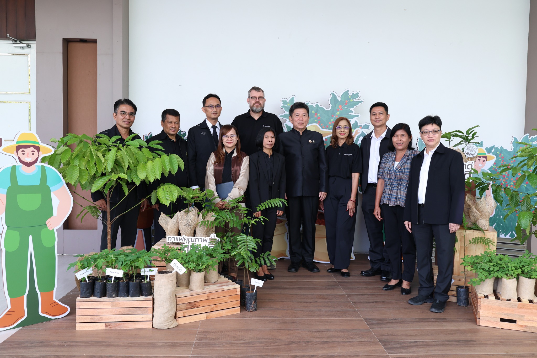 วันพฤหัสบดีที่ 4 ธันวาคม 2568 นายนิกร ไพริน ปฏิรูปที่ดินจังหวัดชุมพร ร่วมเป็นเกียรติในงานปิดและนำเสนอผลสำเสร็จ (Closing Event) ของโครงการ “ยกระดับคุณภาพชีวิตและความพร้อมในการรับมือต่อการเปลี่ยนแปลงสภาพภูมิอากาศของผู้ผลิตกาแฟรายย่อยด้วยระบบการผลิตแบบเกษตรกรรมพื้นฟู” (Coffee++)