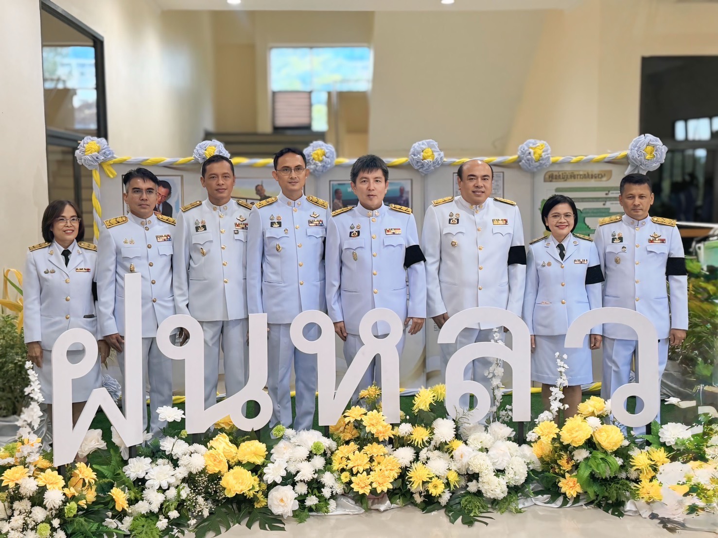 วันศุกร์ที่ 14 พฤศจิกายน 2568 เวลา 08.00 น. นายนิกร ไพริน ปฏิรูปที่ดินจังหวัดชุมพร พร้อมด้วยเจ้าหน้าที่ เข้าร่วมพิธีวางพานพุ่มดอกไม้สดถวายราชสักการะ เนื่องในวันพระบิดาแห่งฝนหลวง ประจำปี 2568 เพื่อเป็นการแสดงความจงรักภักดี และน้อมรำลึกในพระมหากรุณาธิคุณของพระบาทสมเด็จพระบรมชนกาธิเบศร มหาภูมิพลอดุลยเดชมหาราช บรมนาถบพิตร ณ หอประชุมจังหวัดชุมพร ตำบลนาชะอัง อำเภอเมืองชุมพร จังหวัดชุมพร  โดยมี นายเธียรชัย ชูกิตติวิบูลย์ ผู้ว่าราชการจังหวัดชุมพร เป็นประธานในพิธี