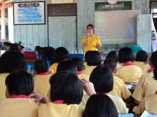 กิจกรรมการให้ความรู้แก่ยุวเกษตรกรในโรงเรียนสานฝันยุวเกษตรกร ที่ โรงเรียนบ้านถ้ำสิงห์ 