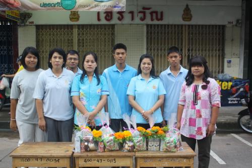 ส.ป.ก.ชุมพร ร่วมกันทำบุญตักบาตร เพื่อถวายเป็นพระราชกุศล  