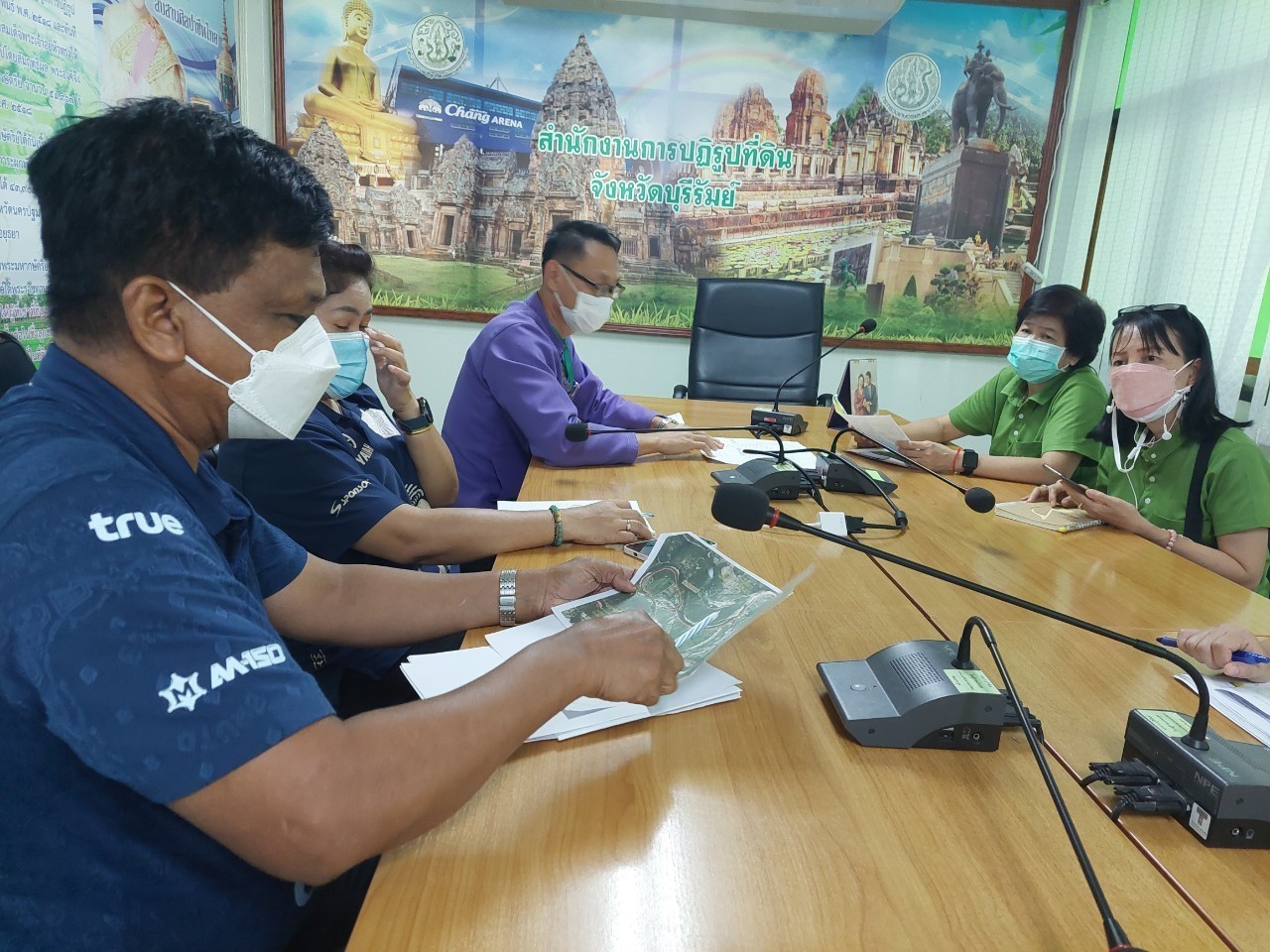 สำนักบริหารกองทุน โดยนางสาวจิราทิตย์ โรจน์อุ่นวงศ์ ผู้อำนวยการสำนักบริหารกองทุน พร้อมด้วยเจ้าหน้าที่สำนักบริหารกองทุน และสำนักจัดการปฏิรูปที่ดิน เดินทางไปปฏิบัติราชการ ณ สำนักงานการปฏิรูปที่ดินจังหวัดบุรีรัมย์