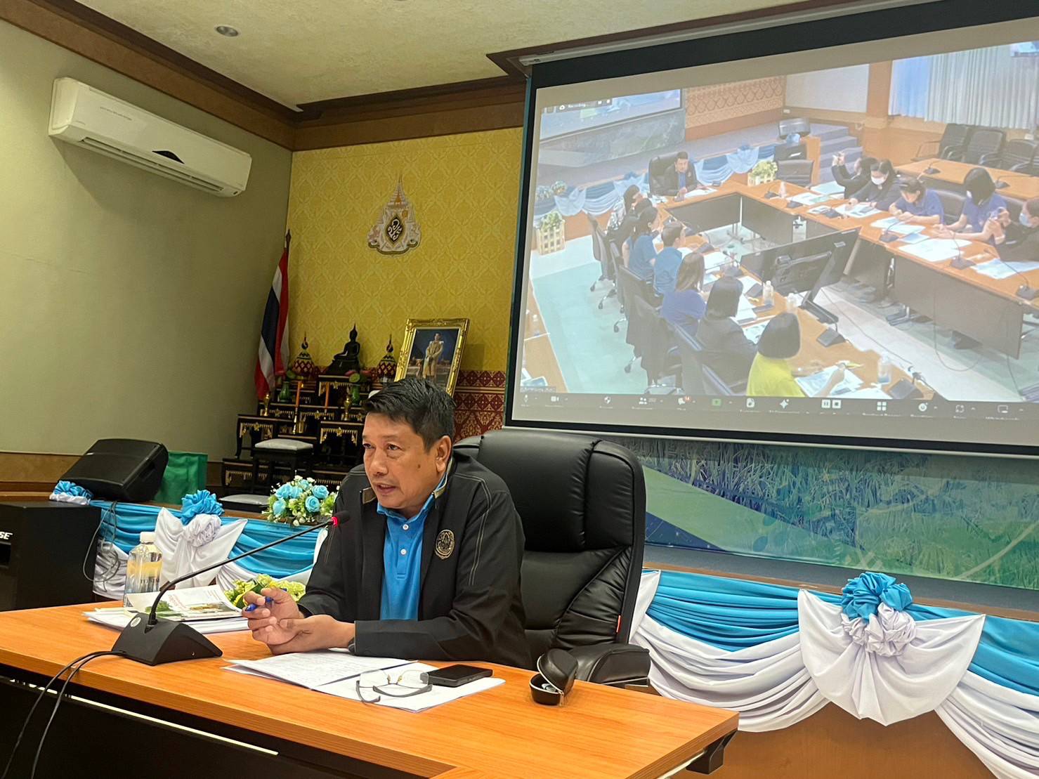 สำนักบริหารกองทุนจัดประชุมซักซ้อมความเข้าใจมาตรการช่วยเหลือเกษตรกรลูกหนี้เงินกู้กองทุนการปฏิรูปที่ดินเพื่อเกษตรกรรมตามนโยบายรัฐบาลให้แก่เจ้าหน้าที่สำนักงานการปฏิรูปที่ดินจังหวัดผ่านระบบออนไลน์ (Zoom Meeting)