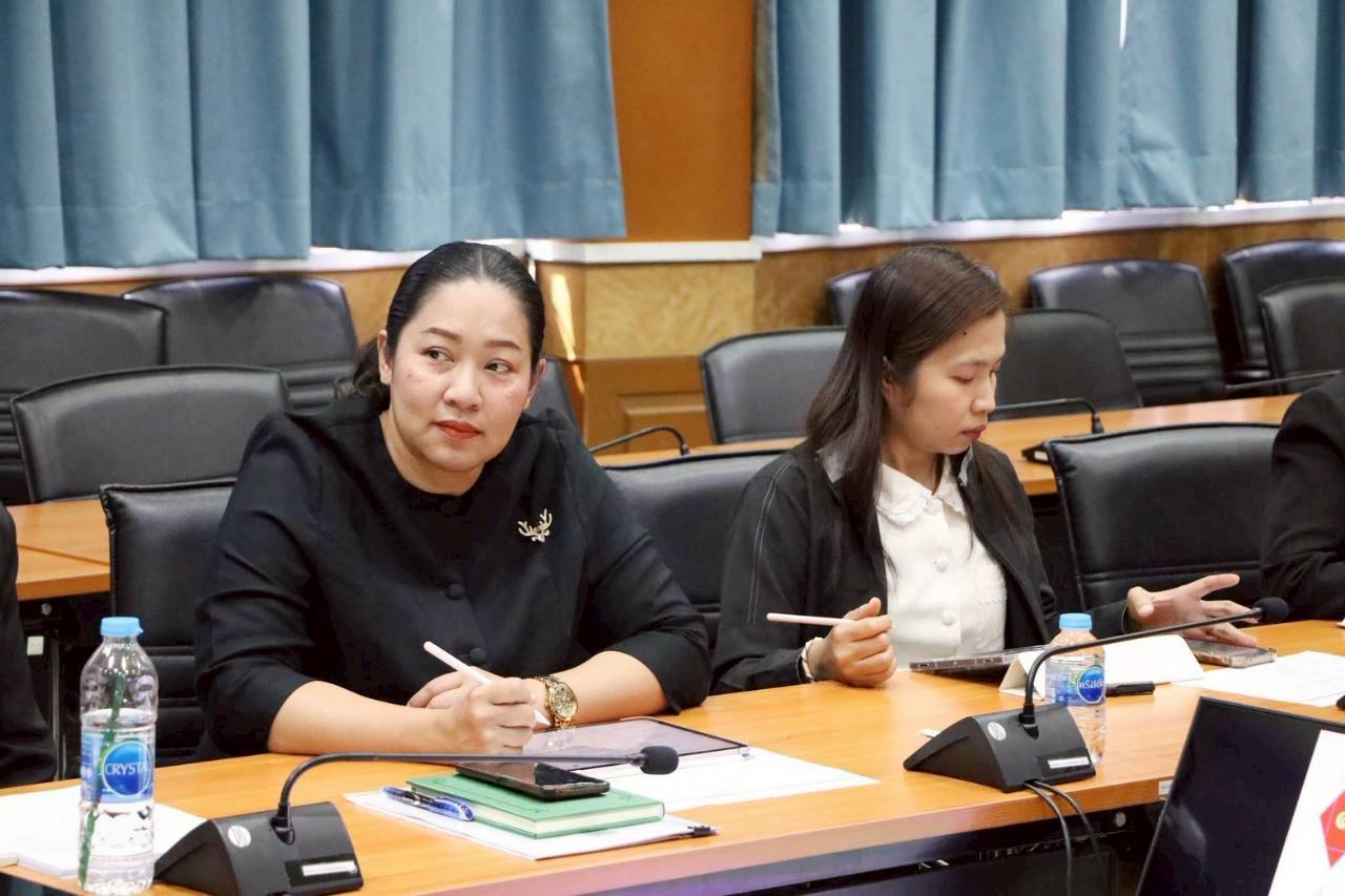 title - ประชุมคณะทำงานจัดทำรายงานผลการดำเนินงานกองทุนการปฏิรูปที่ดินเพื่อเกษตรกรรม ประจำปีงบประมาณ พ.ศ. 2568 