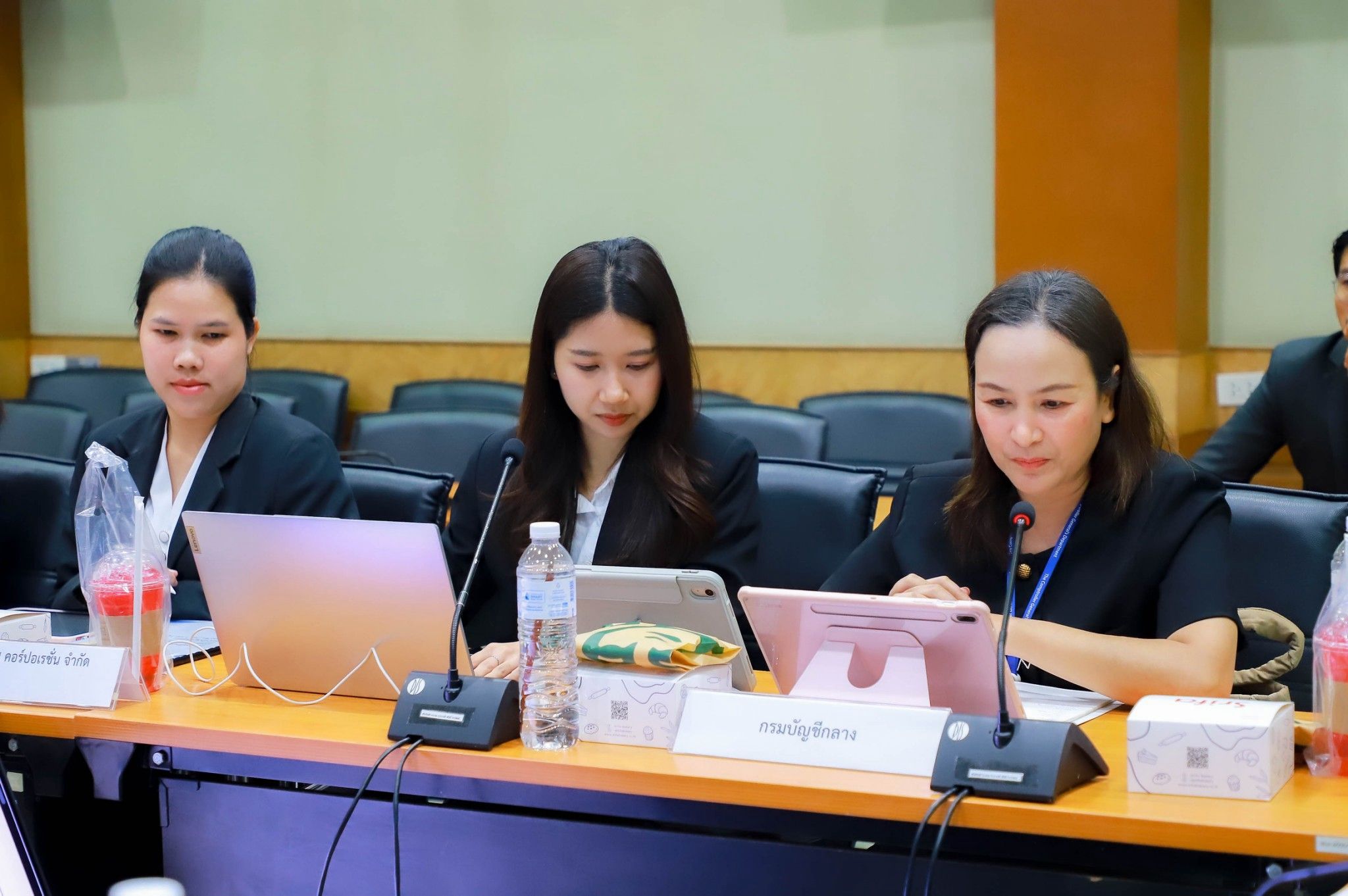 title - ประชุมคณะทำงานร่างตัวชี้วัดการประเมินผลการดำเนินงานกองทุนการปฏิรูปที่ดินเพื่อเกษตรกรรม ประจำปีบัญชี 2570