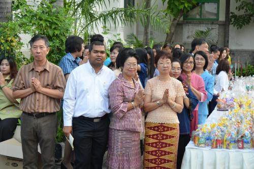 ศูนย์สารสนเทศ ร่วมพิธีทำบุญตักบาตรในวันขึ้นปีใหม่ ๒๕๕๘