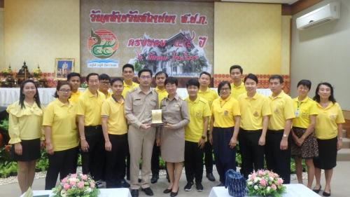 ผู้อำนวยการศูนย์เทคโนโลยีสารสนเทศและการสื่อสารพร้อมเจ้าหน้าที่ ร่วมแสดงความยินดีกับผู้ที่ได้รับการคัดเลือกข้าราชการพลเรือนดีเด่น ประจำปี ๒๕๖๒ 