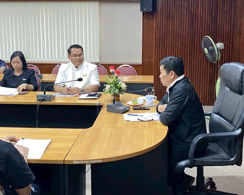 title - รองเลขาธิการ ส.ป.ก. ประชุมตรวจเยี่ยม และมอบนโยบาย พร้อมให้แนวทางการทำงานเพื่อให้สัมฤทธิ์ผลแก่ข้าราชการ พนักงานราชการ พนักงานกองทุนการปฏิรูปที่ดินเพื่อเกษตรกรรม และพนักงานจ้างเหมาบริการ ส.ป.ก.กาฬสินธุ์