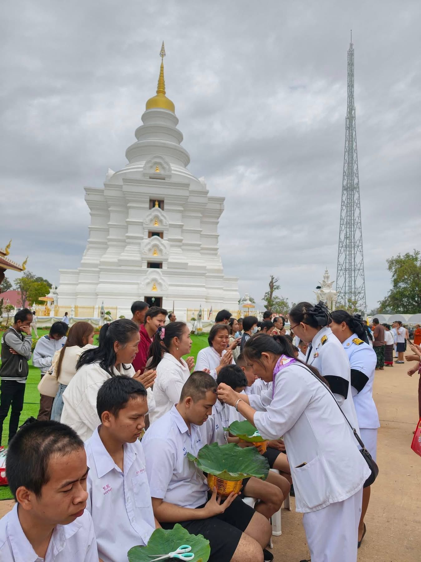 title - ส.ป.ก.กาฬสินธุ์ ร่วมพิธีบรรพชาสามเณร จำนวน 99 รูป เพื่อถวายเป็นพระราชกุศลแด่ สมเด็จพระนางเจ้าสิริกิติ์ พระบรมราชินีนาถ พระบรมราชชนนีพันปีหลวง เนื่องในการบำเพ็ญกุศลปัญญาสมวารถวายพระบรมศพ (ครบ 50 วัน)