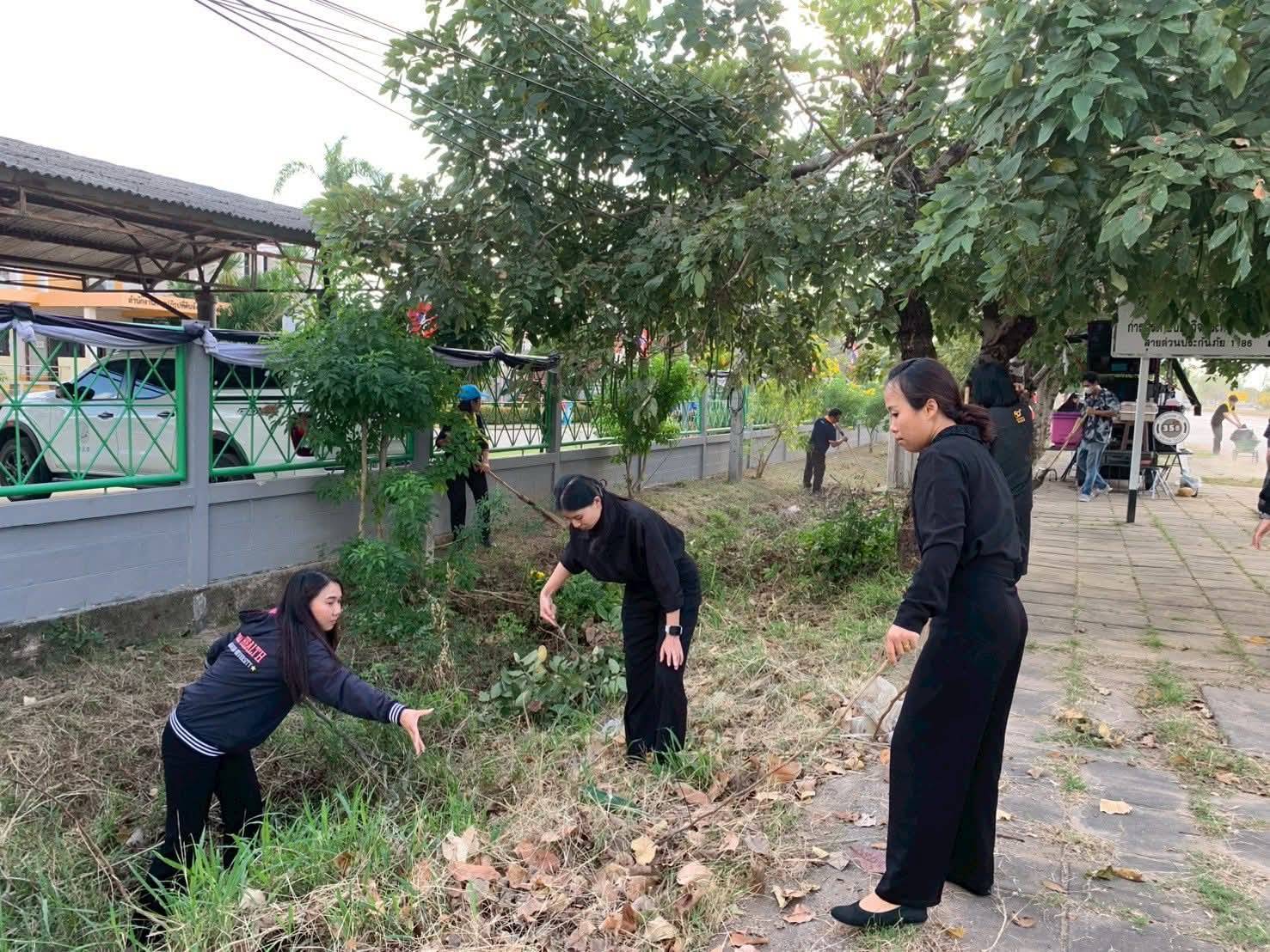 title - ส.ป.ก.กาฬสินธุ์ ร่วมกันกล่าวถวายสัตย์ปฏิญาณตนเป็นข้าราชการที่ดีและพลังของแผ่นดิน และร่วมปฏิบัติกิจกรรมจิตอาสา 