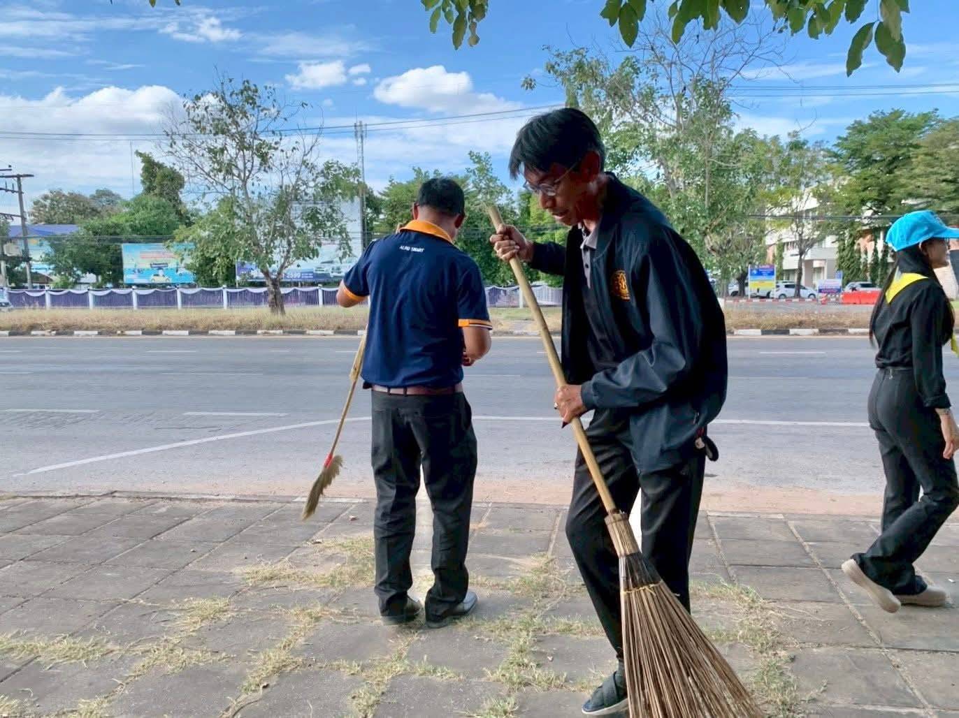 title - ส.ป.ก.กาฬสินธุ์ ร่วมกันกล่าวถวายสัตย์ปฏิญาณตนเป็นข้าราชการที่ดีและพลังของแผ่นดิน และร่วมปฏิบัติกิจกรรมจิตอาสา 