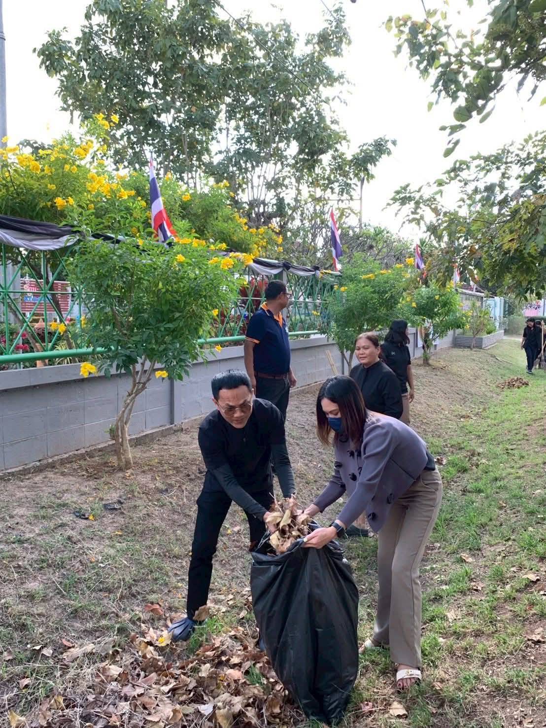 title - ส.ป.ก.กาฬสินธุ์ ร่วมกันกล่าวถวายสัตย์ปฏิญาณตนเป็นข้าราชการที่ดีและพลังของแผ่นดิน และร่วมปฏิบัติกิจกรรมจิตอาสา 