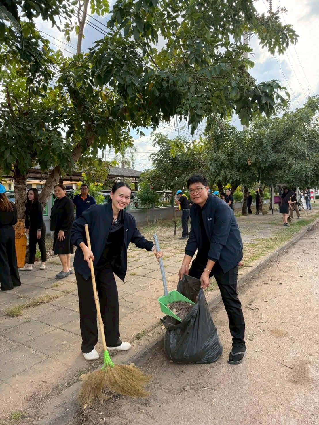 title - ส.ป.ก.กาฬสินธุ์ ร่วมกันกล่าวถวายสัตย์ปฏิญาณตนเป็นข้าราชการที่ดีและพลังของแผ่นดิน และร่วมปฏิบัติกิจกรรมจิตอาสา 