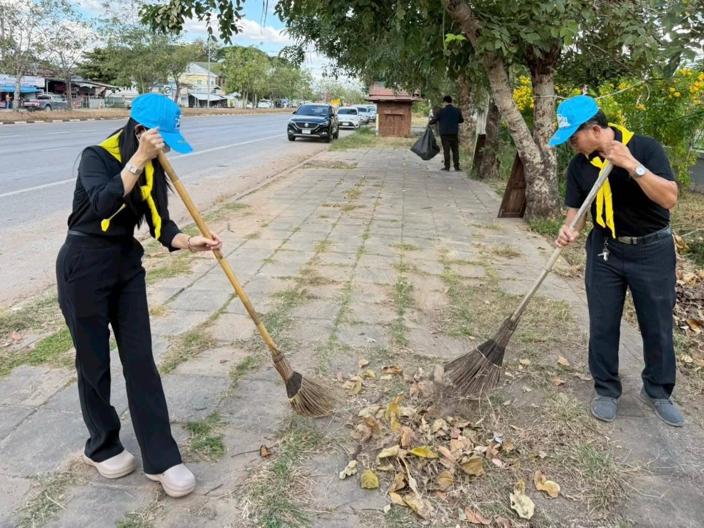 title - ส.ป.ก.กาฬสินธุ์ ร่วมกันกล่าวถวายสัตย์ปฏิญาณตนเป็นข้าราชการที่ดีและพลังของแผ่นดิน และร่วมปฏิบัติกิจกรรมจิตอาสา 