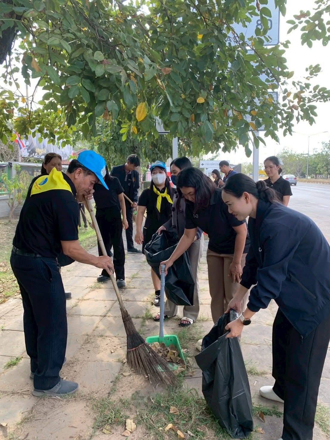 title - ส.ป.ก.กาฬสินธุ์ ร่วมกันกล่าวถวายสัตย์ปฏิญาณตนเป็นข้าราชการที่ดีและพลังของแผ่นดิน และร่วมปฏิบัติกิจกรรมจิตอาสา 