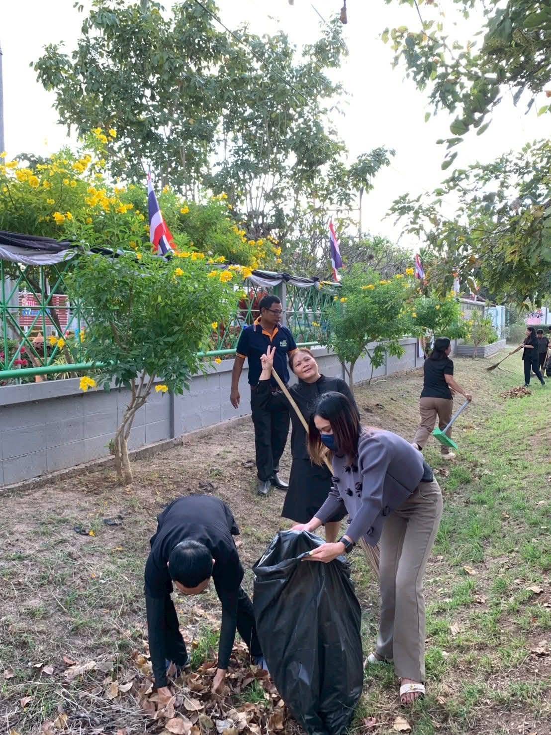 title - ส.ป.ก.กาฬสินธุ์ ร่วมกันกล่าวถวายสัตย์ปฏิญาณตนเป็นข้าราชการที่ดีและพลังของแผ่นดิน และร่วมปฏิบัติกิจกรรมจิตอาสา 