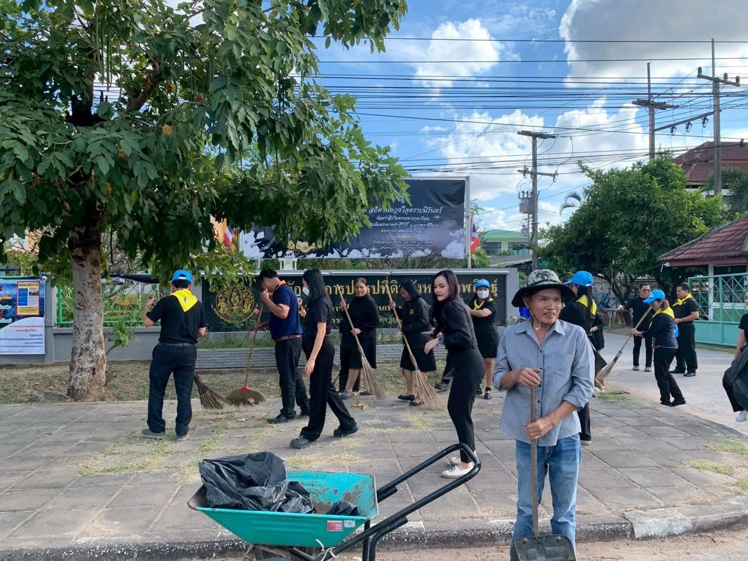 title - ส.ป.ก.กาฬสินธุ์ ร่วมกันกล่าวถวายสัตย์ปฏิญาณตนเป็นข้าราชการที่ดีและพลังของแผ่นดิน และร่วมปฏิบัติกิจกรรมจิตอาสา 