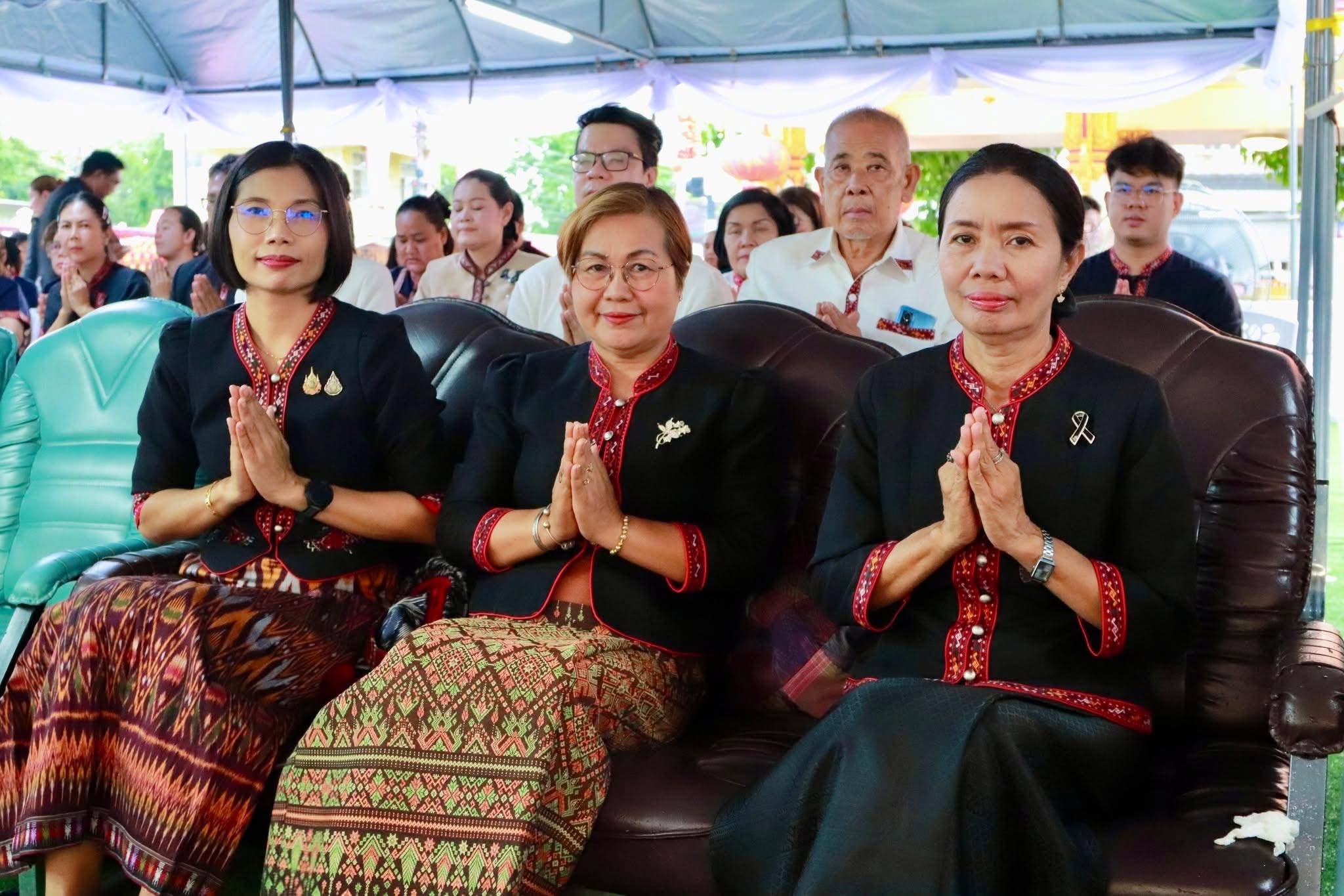 title - ส.ป.ก.กาฬสินธุ์ ร่วมพิธีเจริญพระพุทธมนต์ เนื่องในงานบวงสรวงศาลหลักเมือง หอเจ้าบ้าน ศาลปู่แฮ่ ปู่หาญ ปู่กุลาบุญโฮม และปู่บุญตากุดโง้ง ศาลเจ้าโสมพะมิตร (ประเพณี “บุญซำฮะ”) ประจำปี 2569