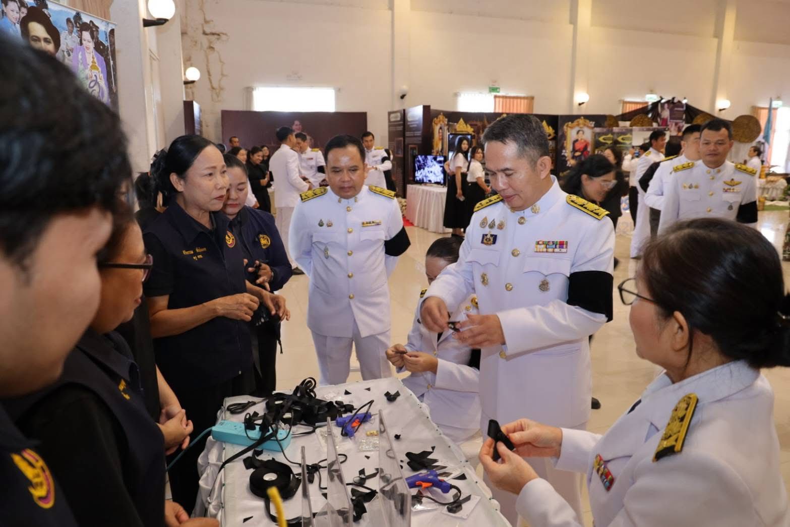 title - ส.ป.ก.กาฬสินธุ์ ร่วมกิจกรรม “รวมพลังแห่งความภักดี เพื่อถวายเป็นพระราชกุศลแด่สมเด็จพระนางเจ้าสิริกิติ์ พระบรมราชินีนาถ พระบรมราชชนนีพันปีหลวง” ณ หอประชุมจังหวัดกาฬสินธุ์ ศูนย์ราชการจังหวัดกาฬสินธุ์ จังหวัดกาฬสินธุ์