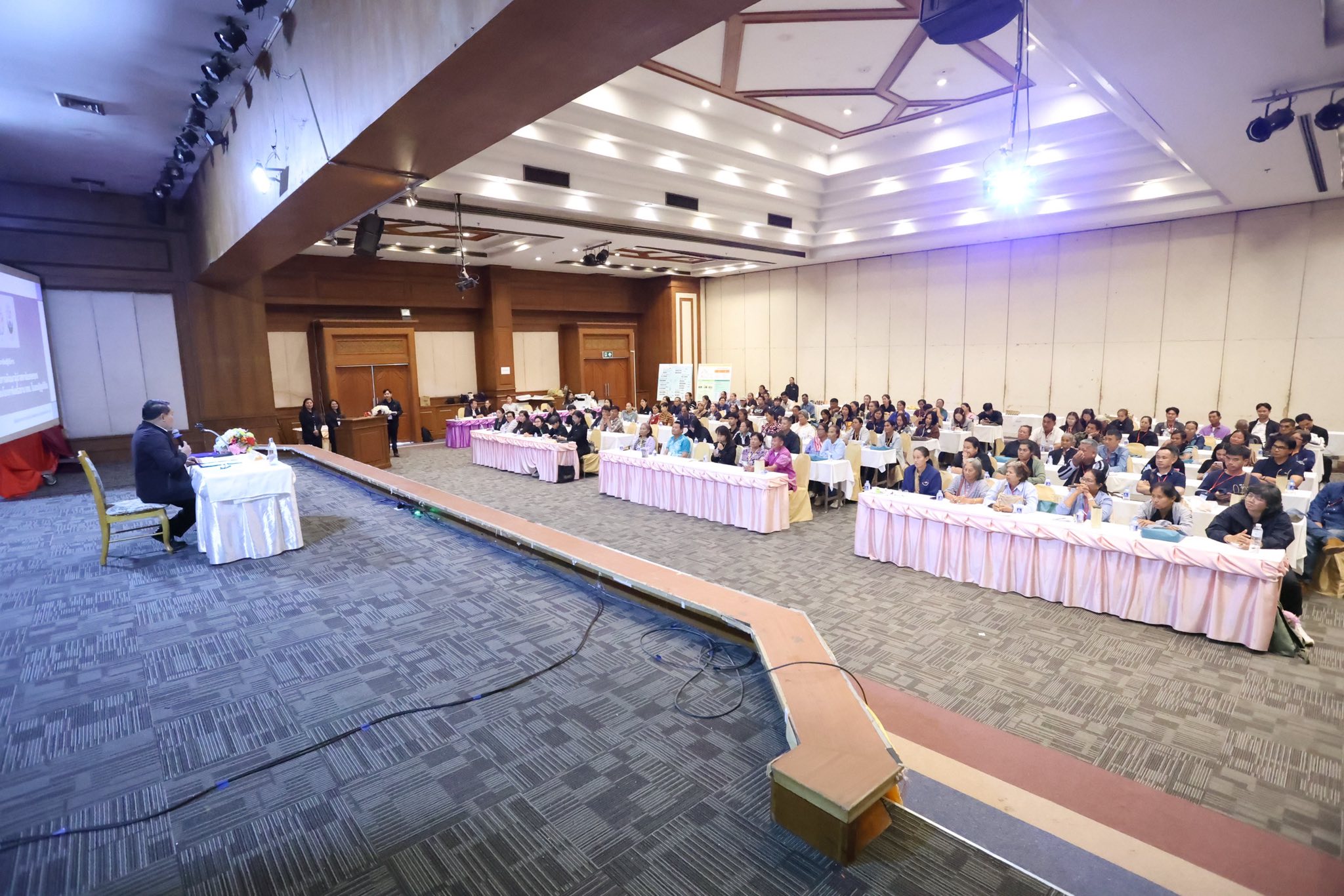 title - ส.ป.ก.กาฬสินธุ์ โดยว่าที่พันตรี ศักดิ์ระพี แพร่งสุวรรณ ปฏิรูปที่ดินจังหวัดกาฬสินธุ์ กล่าวปิดโครงการสัมมนาเชิงปฏิบัติการ 