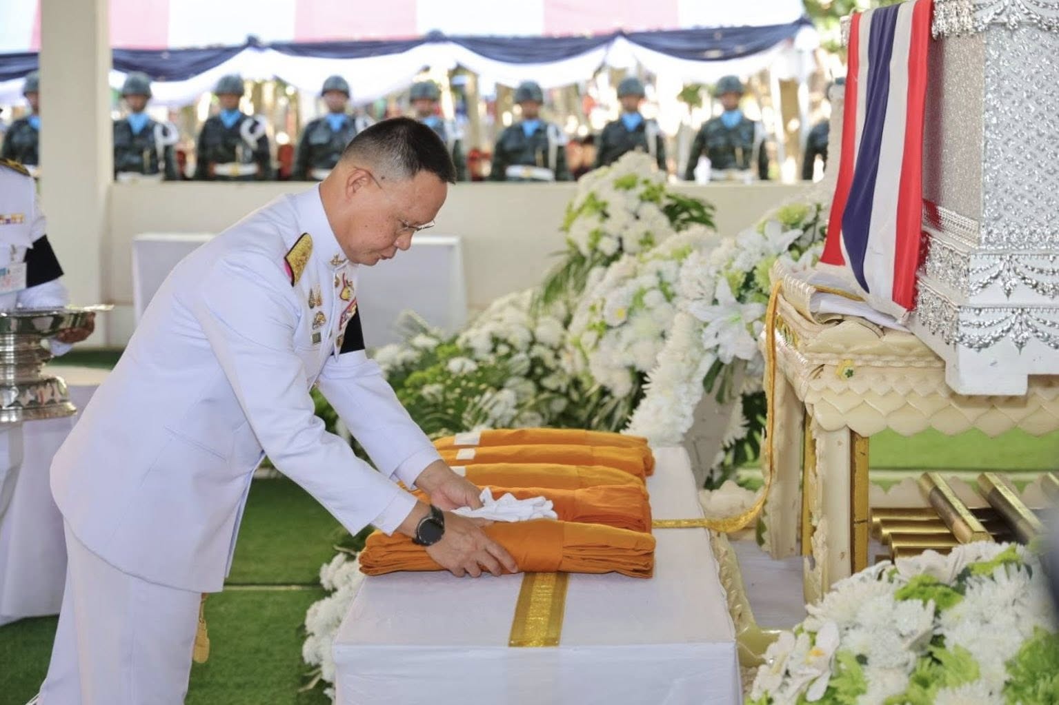 title - ส.ป.ก.กาฬสินธุ์ ร่วมพิธ๊พระราชทานเพลิงศพเป็นกรณีพิเศษ พลทหาร ชาญชัย ผดุงโชค (หน่วย ร.112 พัน.3) ผู้เสียชีวิตจากเหตุการณ์ปะทะกันระหว่างไทย - กัมพูชา ณ เมรุวัดโพธิ์ชัยโคกใหญ่ ตำบลบัวบาน อำเภอยางตลาด จังหวัดกาฬสินธุ์