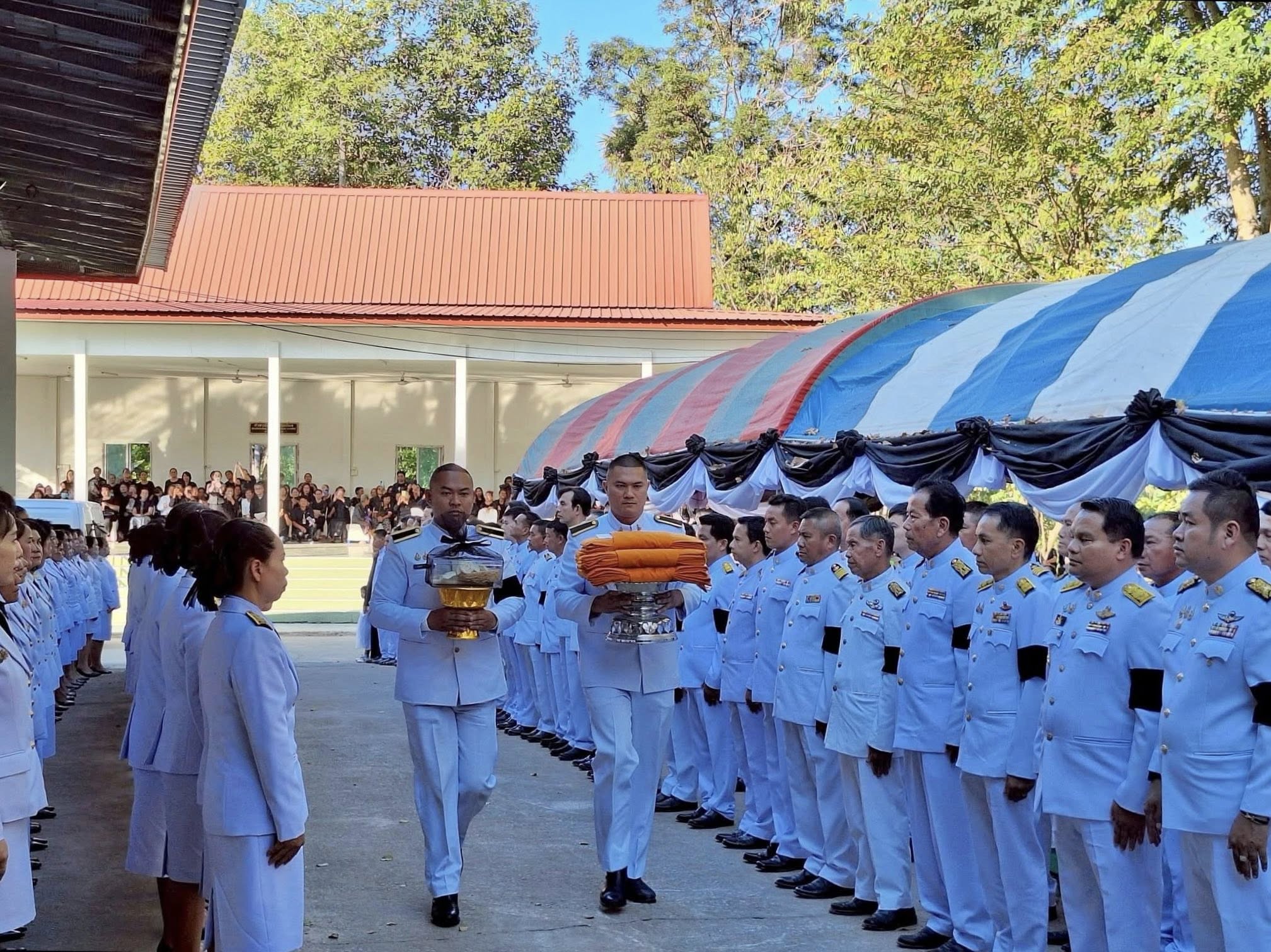 title - ส.ป.ก.กาฬสินธุ์ ร่วมพิธ๊พระราชทานเพลิงศพเป็นกรณีพิเศษ พลทหาร ชาญชัย ผดุงโชค (หน่วย ร.112 พัน.3) ผู้เสียชีวิตจากเหตุการณ์ปะทะกันระหว่างไทย - กัมพูชา ณ เมรุวัดโพธิ์ชัยโคกใหญ่ ตำบลบัวบาน อำเภอยางตลาด จังหวัดกาฬสินธุ์