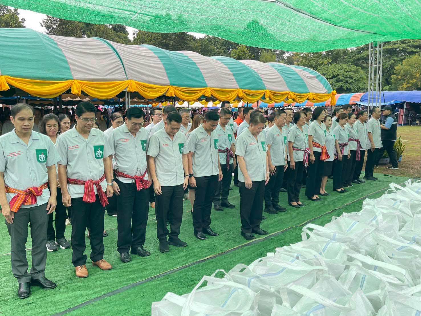 title - ส.ป.ก.กาฬสินธุ์ ร่วมออกหน่วยแพทย์เคลื่อนที่ พอ.สว. และบริการของส่วนราชการระดับจังหวัด ออกไปให้บริการประชาชนตามโครงการจังหวัดกาฬสินธุ์ บำบัดทุกข์ บำรุงสุข สร้างรอยยิ้มให้ประชาชน ณ โรงเรียนบ้านขามวิทยาคม ตำบลคลองขาม อำเภอยางตลาด จังหวัดกาฬสินธุ์