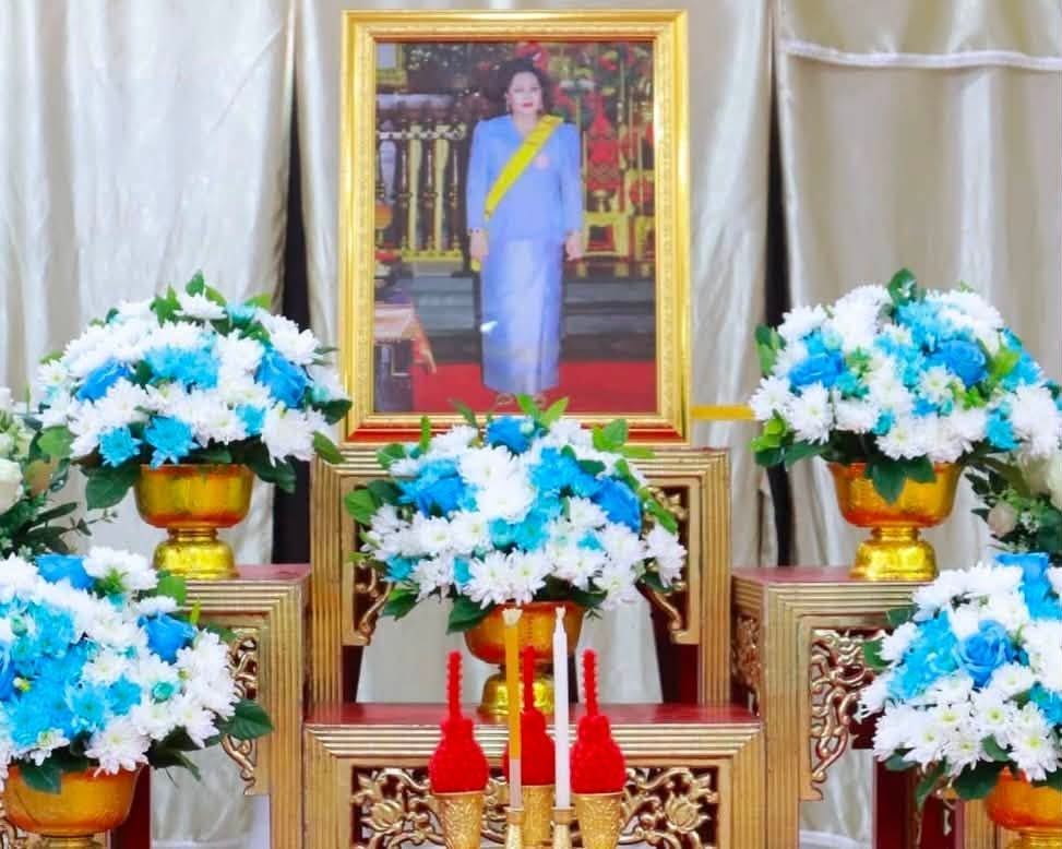 title - ส.ป.ก.กาฬสินธุ์ ร่วมพิธีสวดพระพุทธมนต์ และทำบุญตักบาตรถวายพระราชกุศล เนื่องในวันคล้ายวันพระราชสมภพ สมเด็จพระนางเจ้าสิริกิติ์ พระบรมราชินีนาถ พระบรมราชชนนีพันปีหลวง 12 สิงหาคม 2569 ณ วัดกลาง พระอารามหลวง อำเภอเมืองกาฬสินธุ์ จังหวัดกาฬสินธุ์