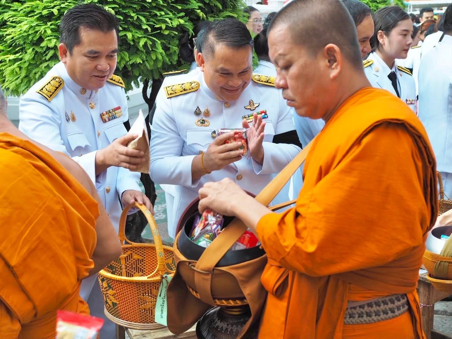title - ส.ป.ก.กาฬสินธุ์ ร่วมพิธีสวดพระพุทธมนต์ และทำบุญตักบาตรถวายพระราชกุศล เนื่องในวันคล้ายวันพระราชสมภพ สมเด็จพระนางเจ้าสิริกิติ์ พระบรมราชินีนาถ พระบรมราชชนนีพันปีหลวง 12 สิงหาคม 2569 ณ วัดกลาง พระอารามหลวง อำเภอเมืองกาฬสินธุ์ จังหวัดกาฬสินธุ์