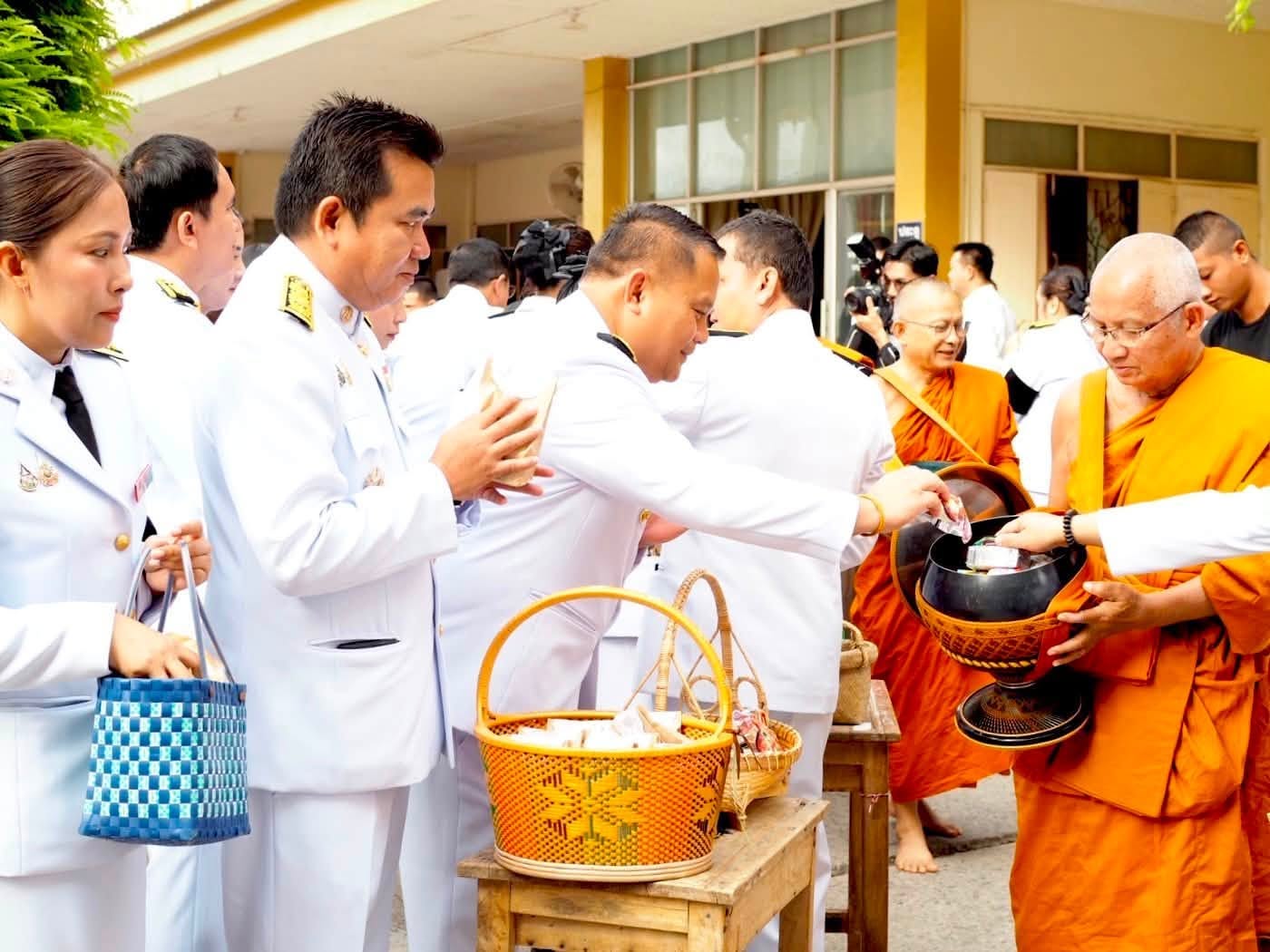 title - ส.ป.ก.กาฬสินธุ์ ร่วมพิธีสวดพระพุทธมนต์ และทำบุญตักบาตรถวายพระราชกุศล เนื่องในวันคล้ายวันพระราชสมภพ สมเด็จพระนางเจ้าสิริกิติ์ พระบรมราชินีนาถ พระบรมราชชนนีพันปีหลวง 12 สิงหาคม 2569 ณ วัดกลาง พระอารามหลวง อำเภอเมืองกาฬสินธุ์ จังหวัดกาฬสินธุ์