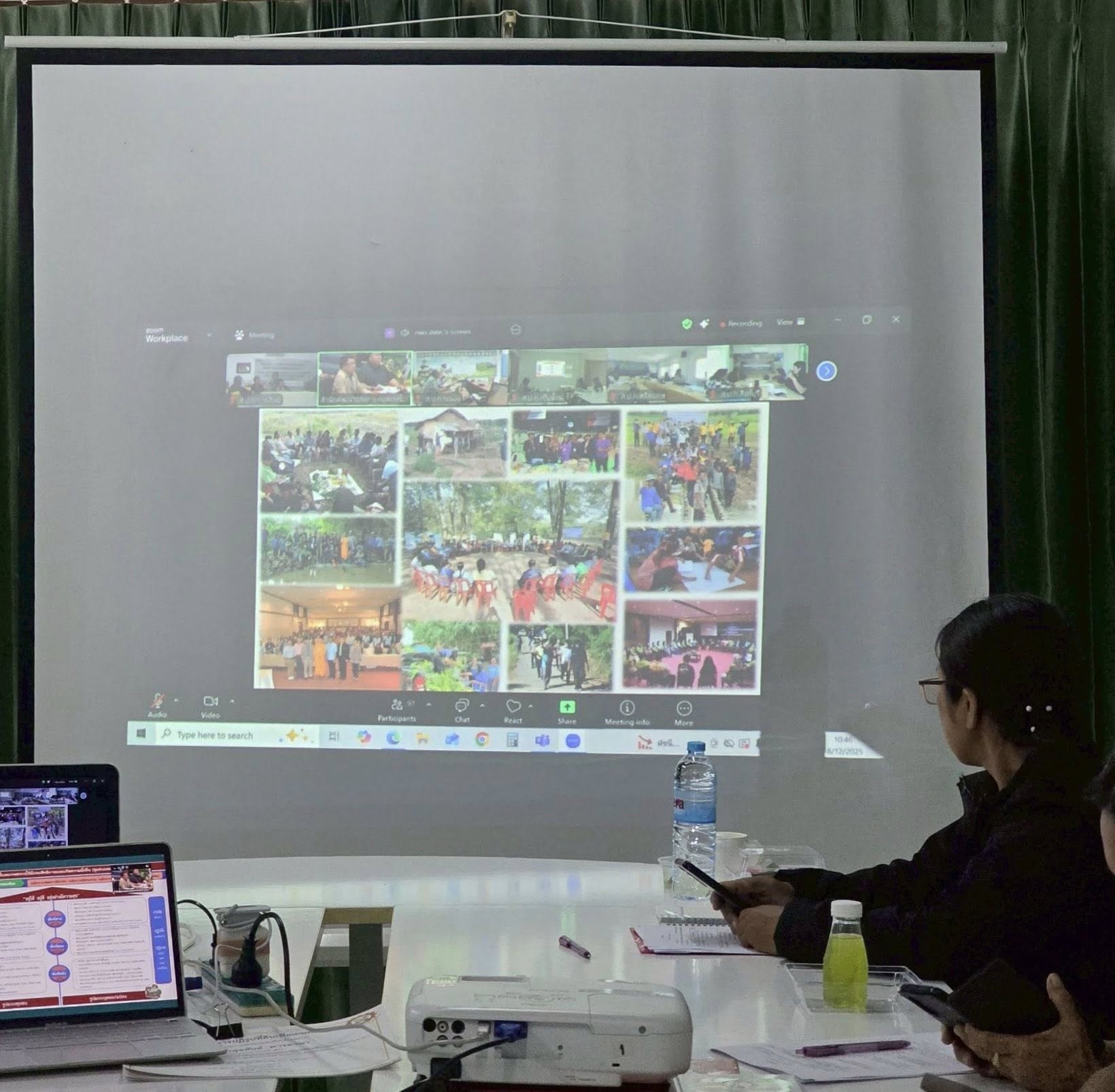 title - ส.ป.ก.กาฬสินธุ์ ลงพื้นที่อำเภอยางตลาด จังหวัดกาฬสินธุ์ เพื่อตรวจเยี่ยม/พบปะพี่น้องเกษตรกร และมอบนโยบาย/สร้างการรับรู้งานด้านการปฏิรูปที่ดินเพื่อเกษตรกรรม ในการเข้ารับการฝึกอบรมผ่านระบบออนไลน์ ณ ห้องประชุมไชยยงค์ ชูชาติ ส.ป.ก. ถนนราชดำเนินนอก เขตพระนคร กรุงเทพมหานคร