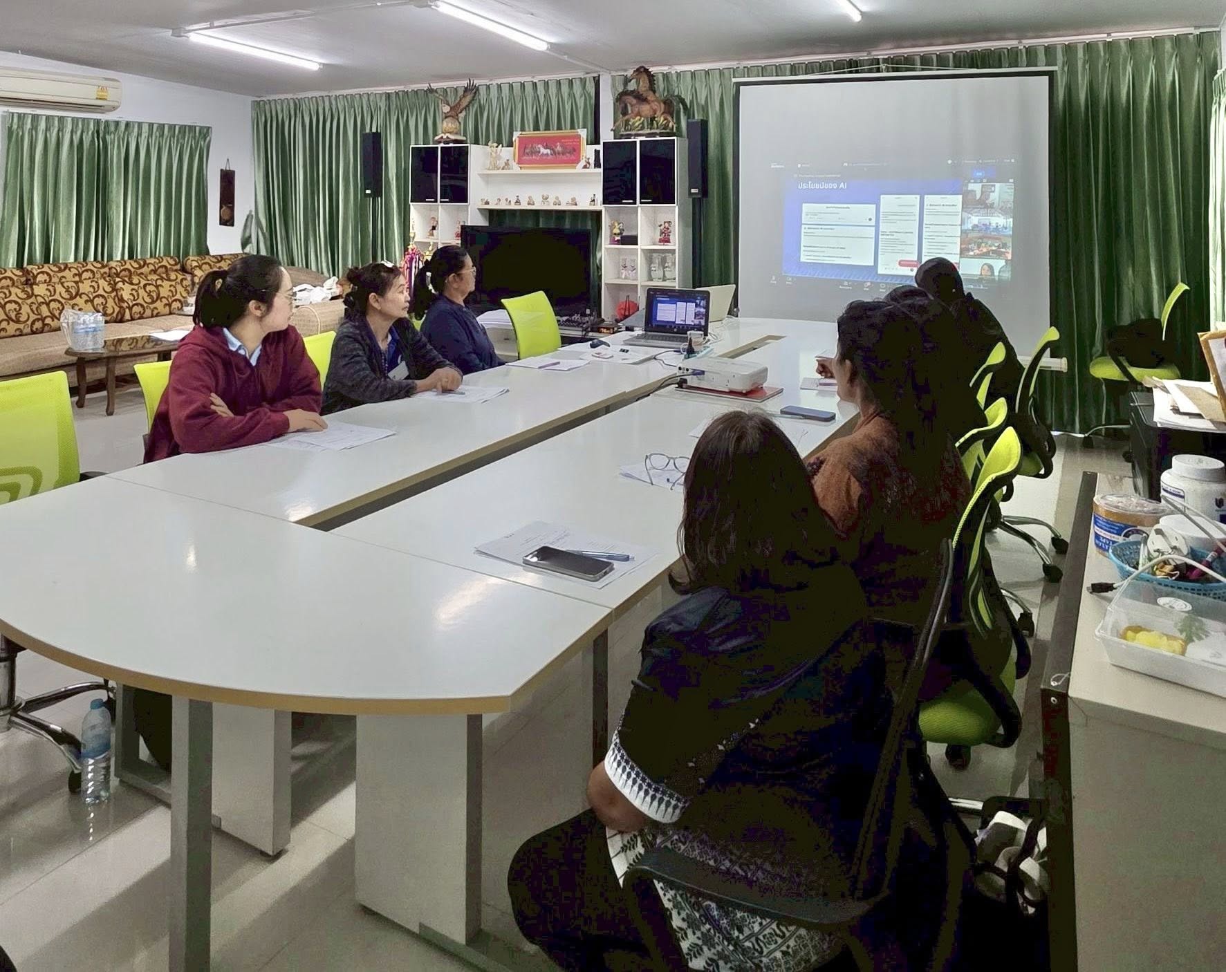 title - ส.ป.ก.กาฬสินธุ์ ลงพื้นที่อำเภอยางตลาด จังหวัดกาฬสินธุ์ เพื่อตรวจเยี่ยม/พบปะพี่น้องเกษตรกร และมอบนโยบาย/สร้างการรับรู้งานด้านการปฏิรูปที่ดินเพื่อเกษตรกรรม ในการเข้ารับการฝึกอบรมผ่านระบบออนไลน์ ณ ห้องประชุมไชยยงค์ ชูชาติ ส.ป.ก. ถนนราชดำเนินนอก เขตพระนคร กรุงเทพมหานคร