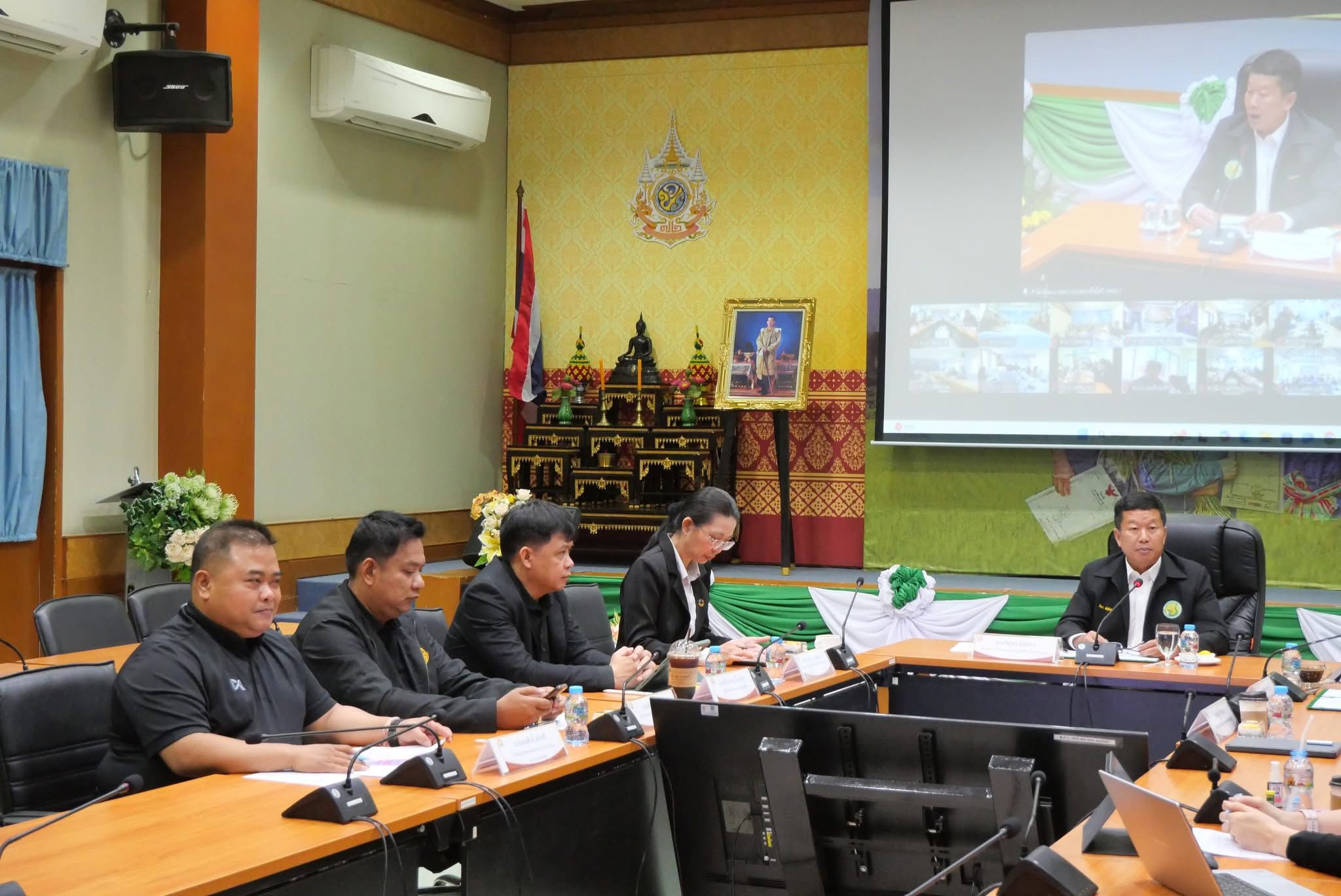 title - ส.ป.ก.กาฬสินธุ์ ลงพื้นที่อำเภอยางตลาด จังหวัดกาฬสินธุ์ เพื่อตรวจเยี่ยม/พบปะพี่น้องเกษตรกร และมอบนโยบาย/สร้างการรับรู้งานด้านการปฏิรูปที่ดินเพื่อเกษตรกรรม ในการเข้ารับการฝึกอบรมผ่านระบบออนไลน์ ณ ห้องประชุมไชยยงค์ ชูชาติ ส.ป.ก. ถนนราชดำเนินนอก เขตพระนคร กรุงเทพมหานคร