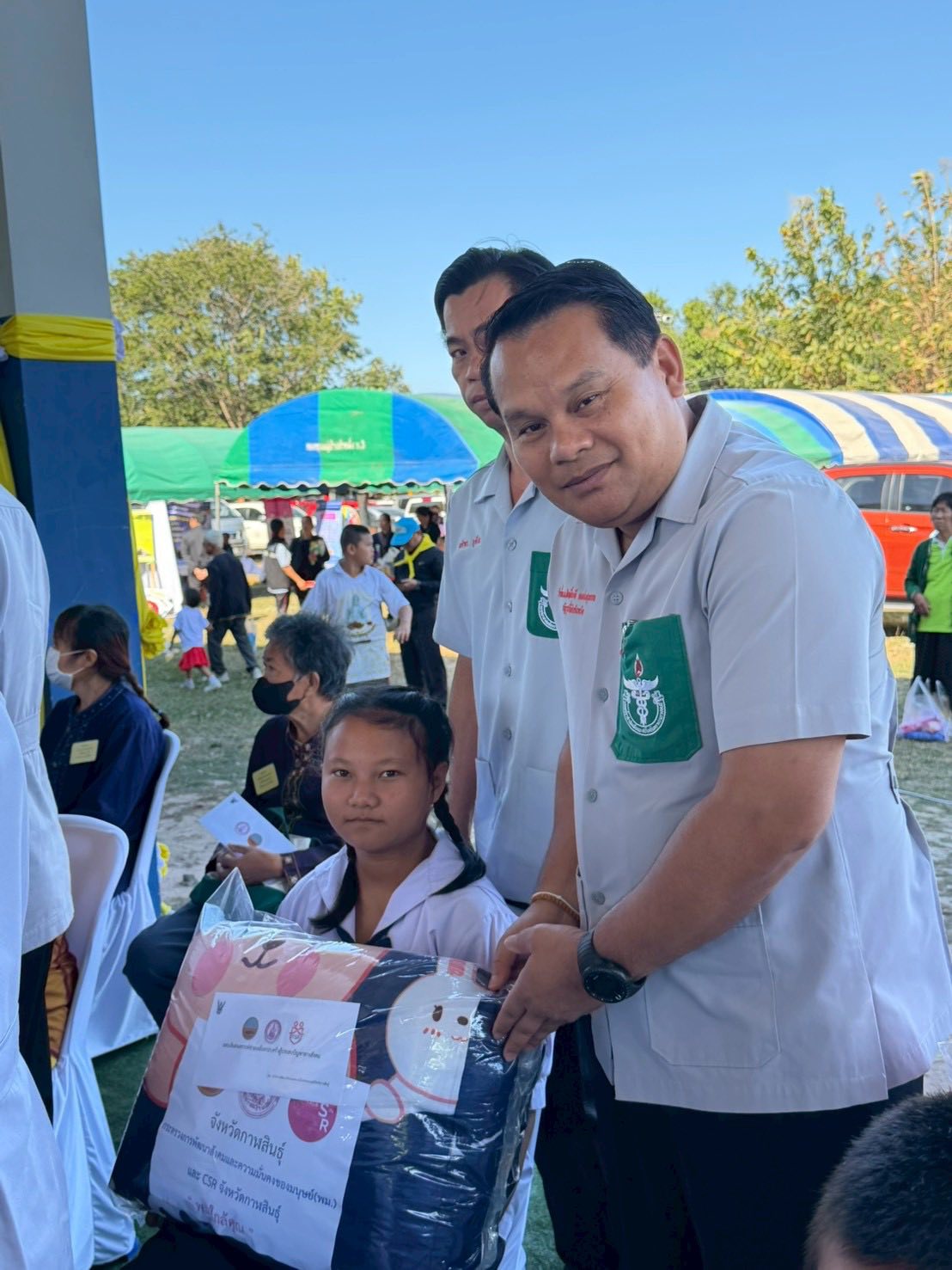 title - ส.ป.ก.กาฬสินธุ์ เข้าร่วมโครงการหน่วยแพทย์เคลื่อนที่ พอ.สว. และโครงการจังหวัดกาฬสินธุ์ บำบัดทุกข์ บำรุงสุข สร้างรอยยิ้มให้ประชาชน ออกไปให้บริการประชาชน ณ โรงเรียนบ้านเหล่าสีแก้ว บ้านเหล่าสีแก้ว หมู่ที่ 9 ตำบลไค้นุ่น อำเภอห้วยผึ้ง จังหวัดกาฬสินธุ์