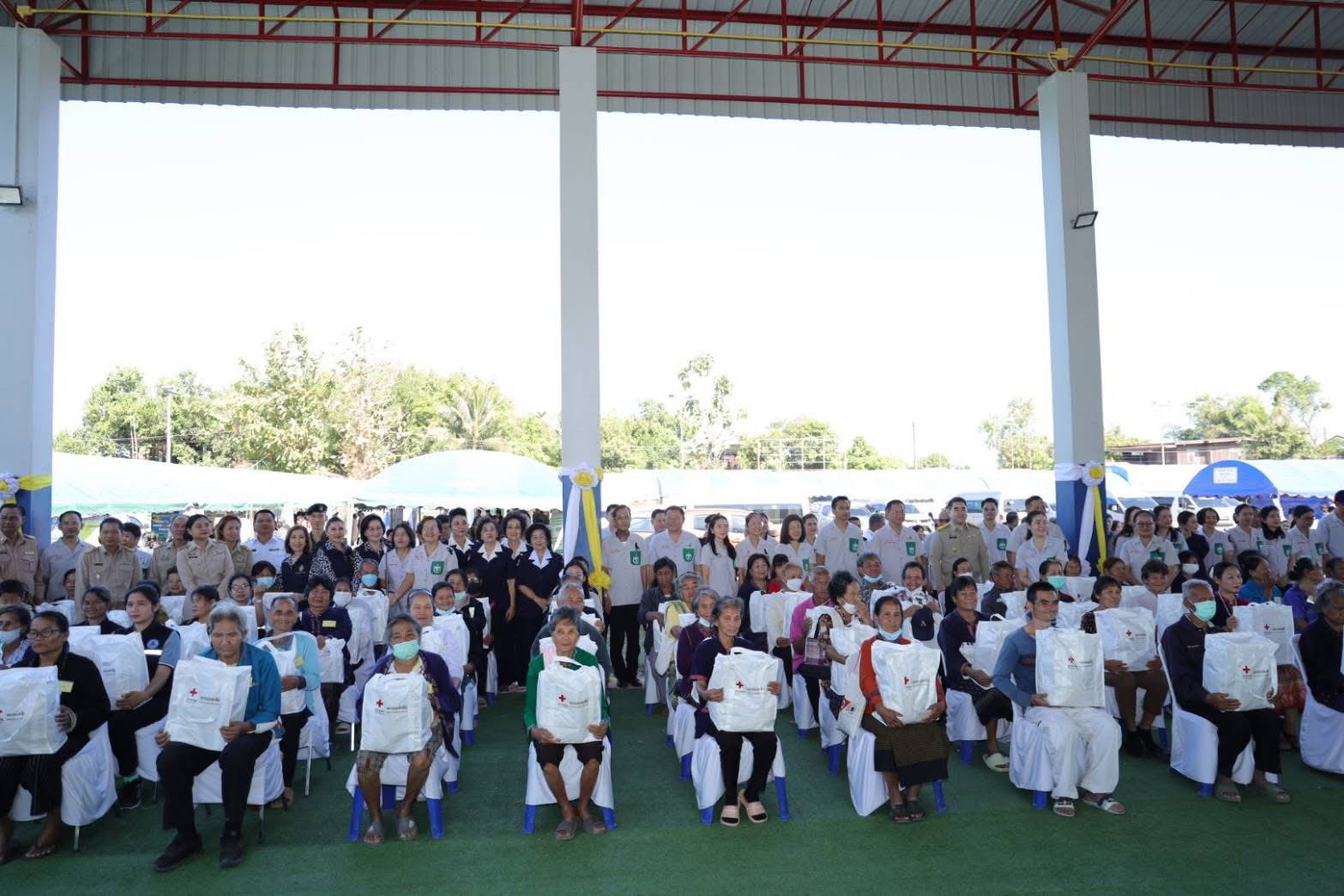 title - ส.ป.ก.กาฬสินธุ์ เข้าร่วมโครงการหน่วยแพทย์เคลื่อนที่ พอ.สว. และโครงการจังหวัดกาฬสินธุ์ บำบัดทุกข์ บำรุงสุข สร้างรอยยิ้มให้ประชาชน ออกไปให้บริการประชาชน ณ โรงเรียนบ้านเหล่าสีแก้ว บ้านเหล่าสีแก้ว หมู่ที่ 9 ตำบลไค้นุ่น อำเภอห้วยผึ้ง จังหวัดกาฬสินธุ์