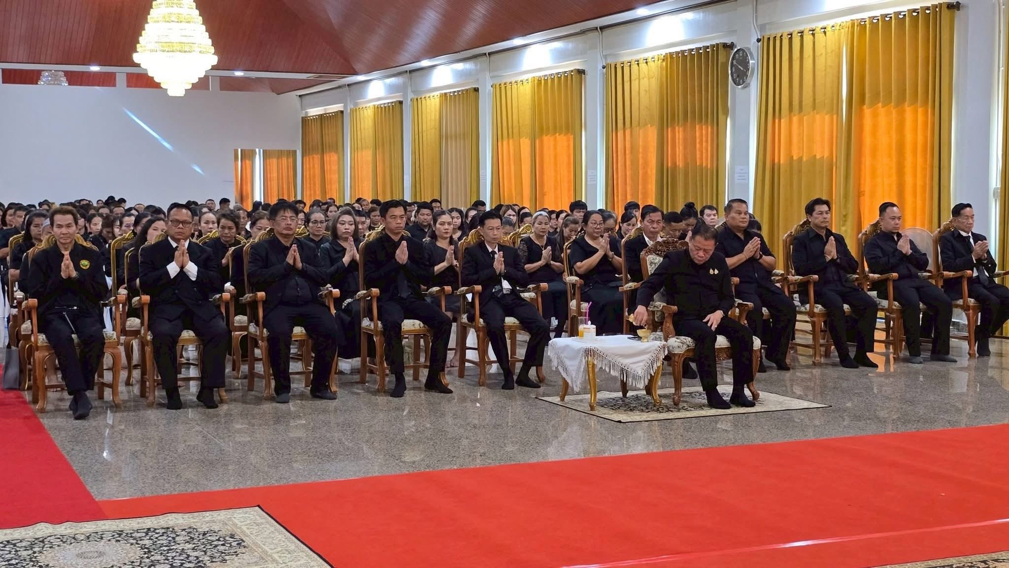 title - ส.ป.ก.กาฬสินธุ์ ร่วมพิธีบำเพ็ญกุศลสวดพระอภิธรรมอุทิศถวายพระกุศลแด่สมเด็จพระเจ้าลูกเธอ เจ้าฟ้าพัชรกิติยาภา นเรนทิราเทพยวดี กรมหลวงราชสาริณีสิริพัชร มหาวัชรราชธิดา ณ วิหารคด (ด้านทิศตะวันออกของพระเจดีย์) วัดประชานิยม พระอารามหลวง อำเภอเมืองกาฬสินธุ์ จังหวัดกาฬสินธุ์