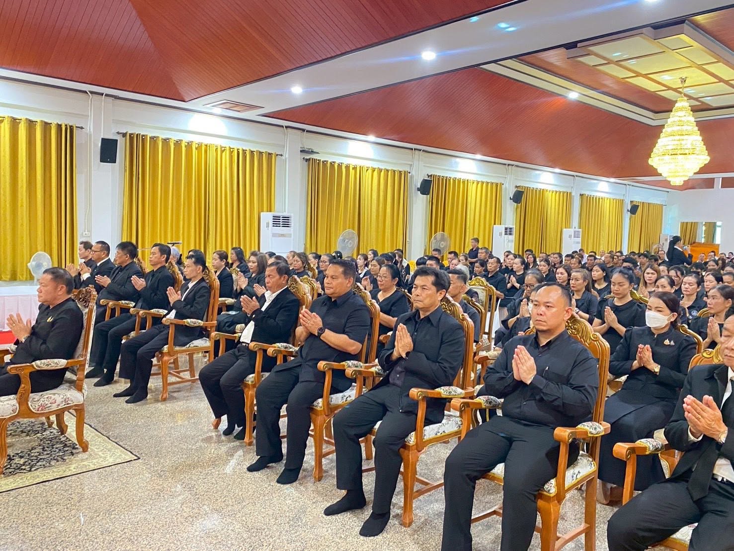 title - ส.ป.ก.กาฬสินธุ์ ร่วมพิธีบำเพ็ญกุศลสวดพระอภิธรรมอุทิศถวายพระกุศลแด่สมเด็จพระเจ้าลูกเธอ เจ้าฟ้าพัชรกิติยาภา นเรนทิราเทพยวดี กรมหลวงราชสาริณีสิริพัชร มหาวัชรราชธิดา ณ วิหารคด (ด้านทิศตะวันออกของพระเจดีย์) วัดประชานิยม พระอารามหลวง อำเภอเมืองกาฬสินธุ์ จังหวัดกาฬสินธุ์