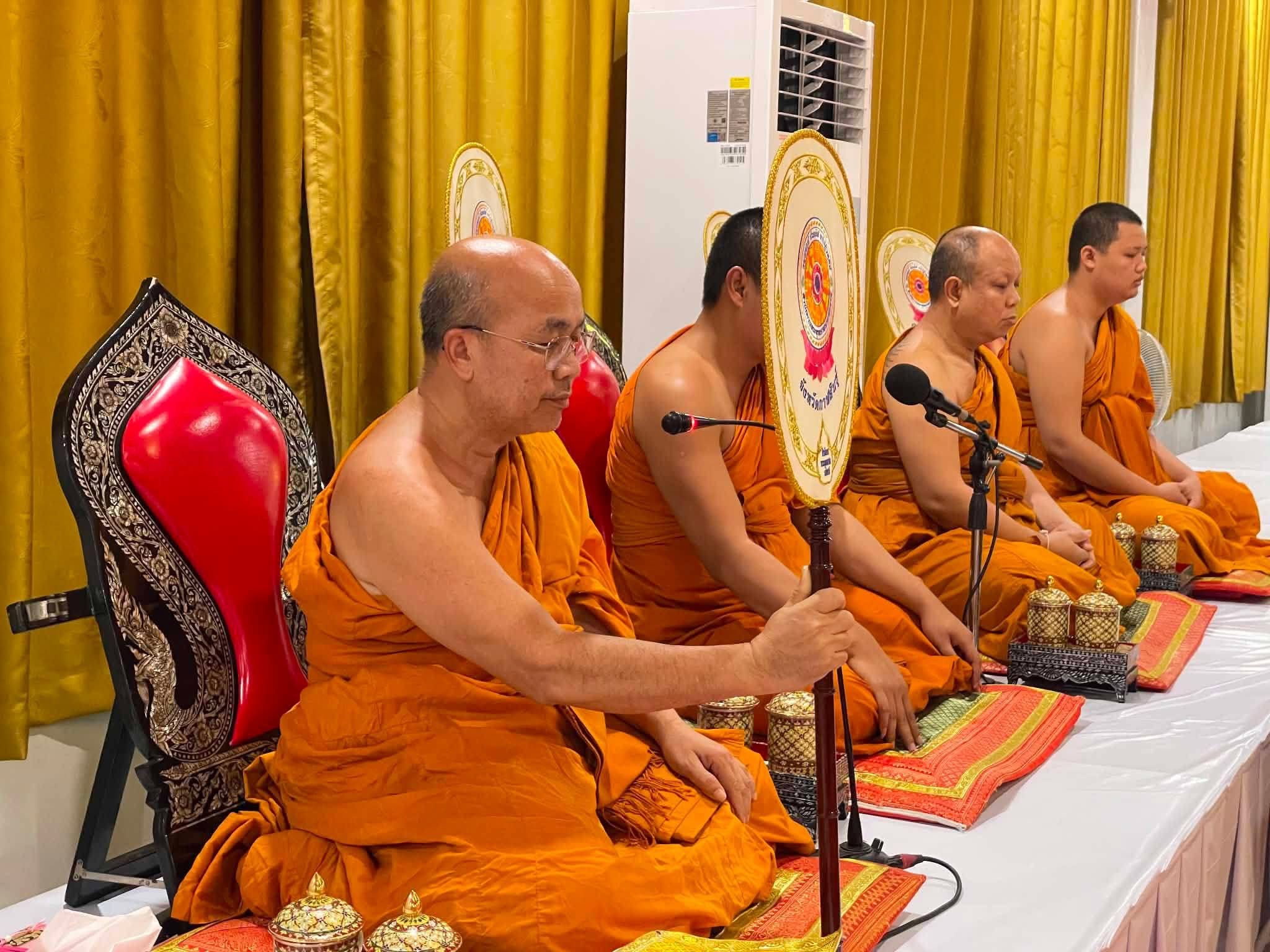 title - ส.ป.ก.กาฬสินธุ์ ร่วมพิธีบำเพ็ญกุศลสวดพระอภิธรรมอุทิศถวายพระกุศลแด่สมเด็จพระเจ้าลูกเธอ เจ้าฟ้าพัชรกิติยาภา นเรนทิราเทพยวดี กรมหลวงราชสาริณีสิริพัชร มหาวัชรราชธิดา ณ วิหารคด (ด้านทิศตะวันออกของพระเจดีย์) วัดประชานิยม พระอารามหลวง อำเภอเมืองกาฬสินธุ์ จังหวัดกาฬสินธุ์
